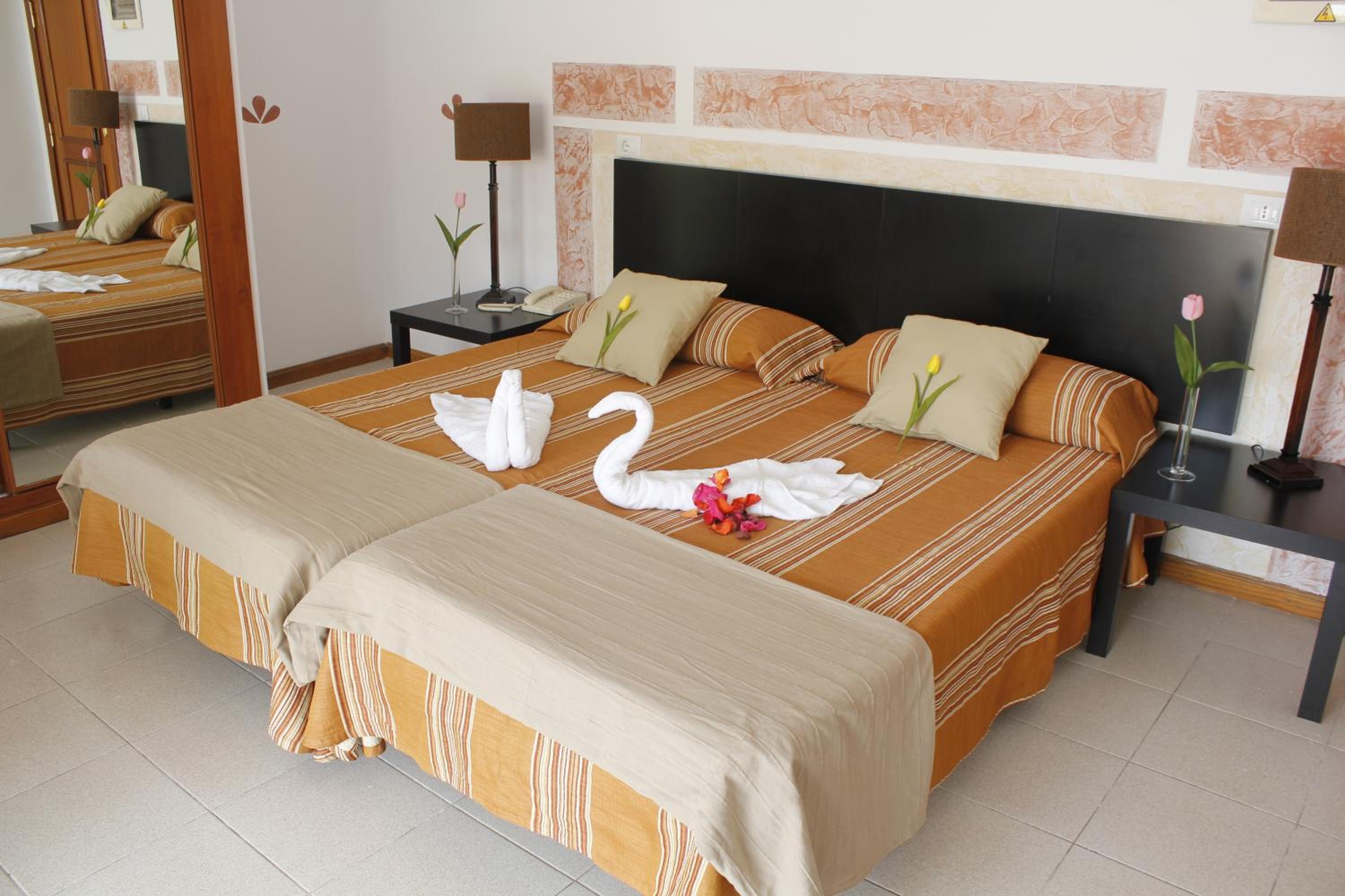 Double or Twin Room - Photo 1