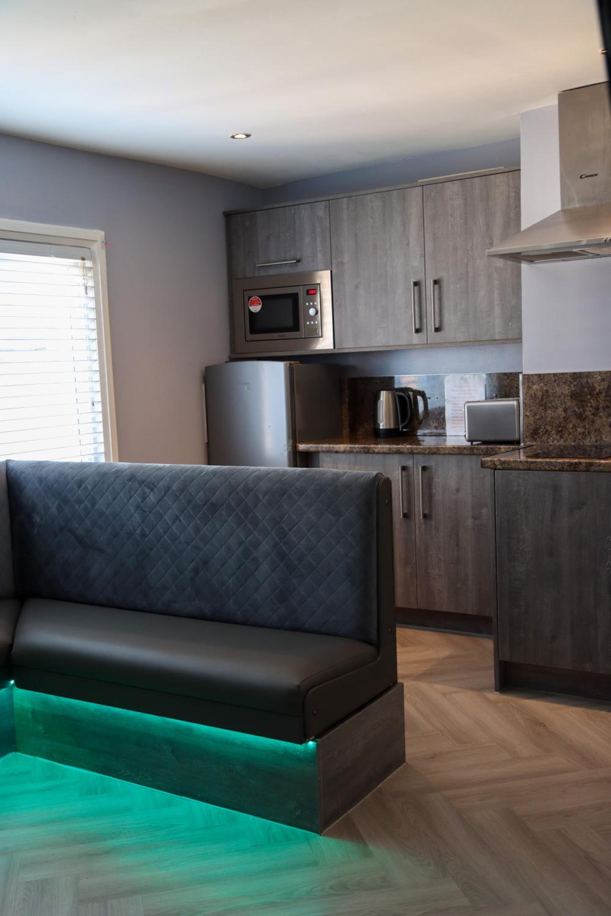 Three-Bedroom Apartment - Photo 10