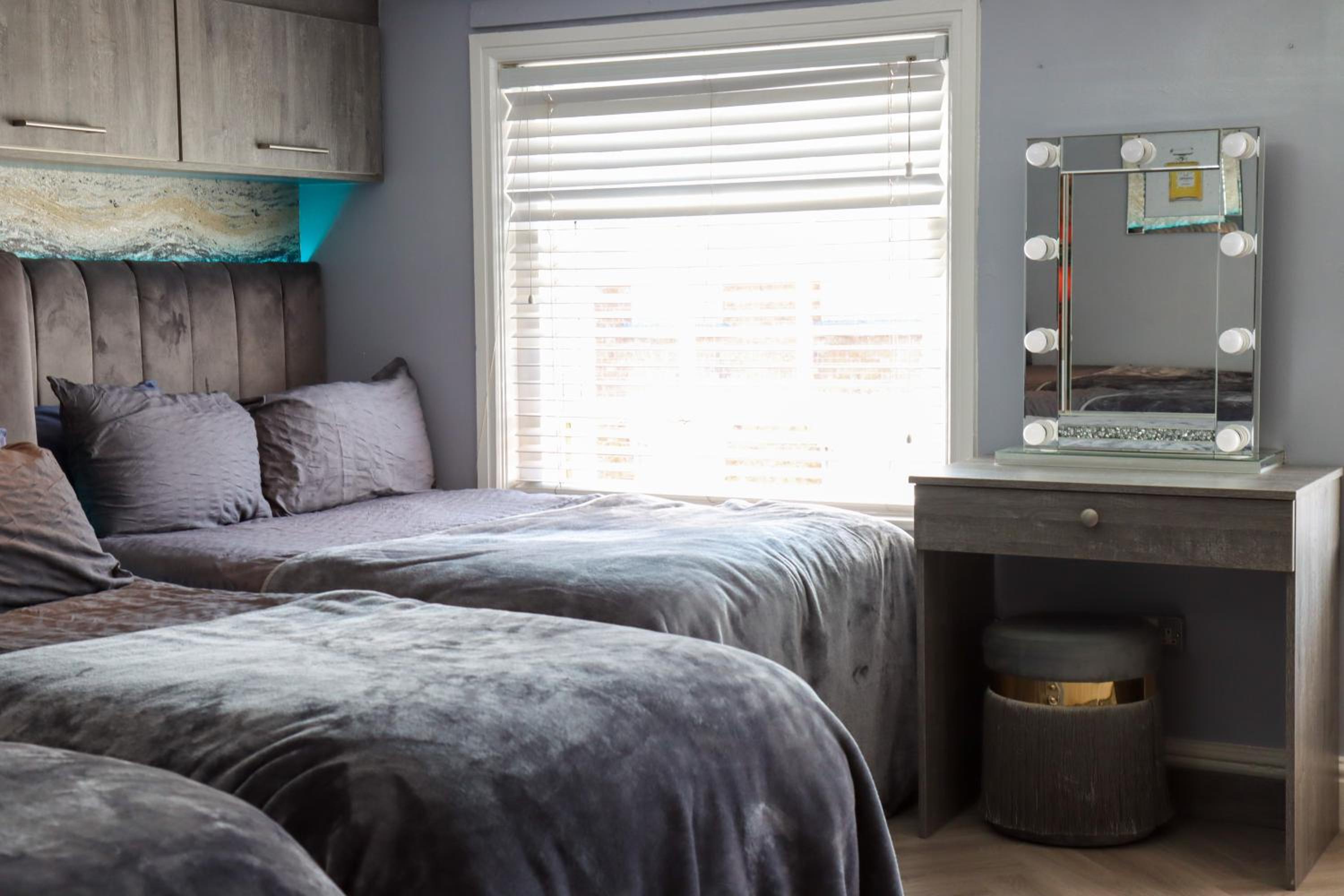 Three-Bedroom Apartment - Photo 15