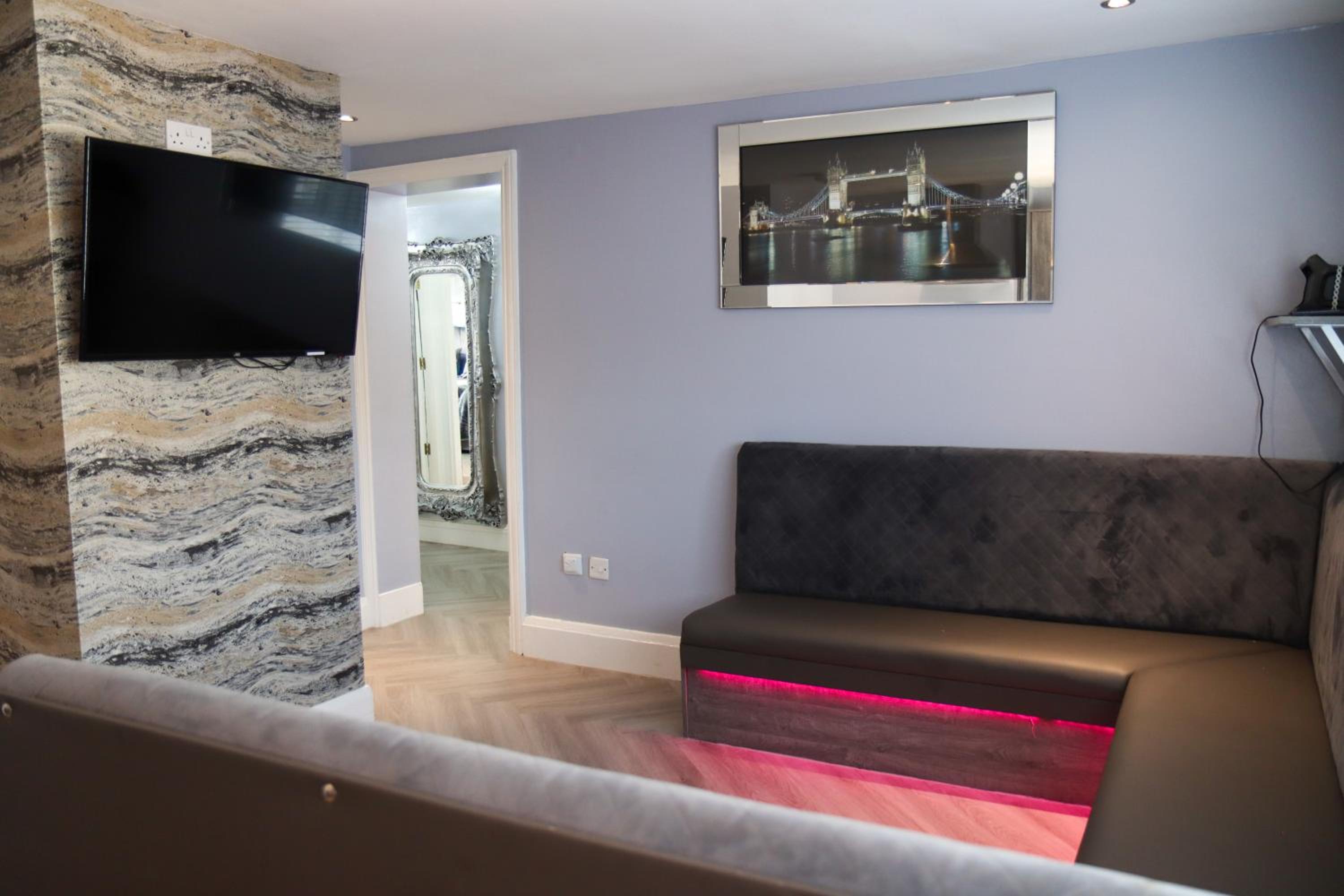 Three-Bedroom Apartment - Photo 11