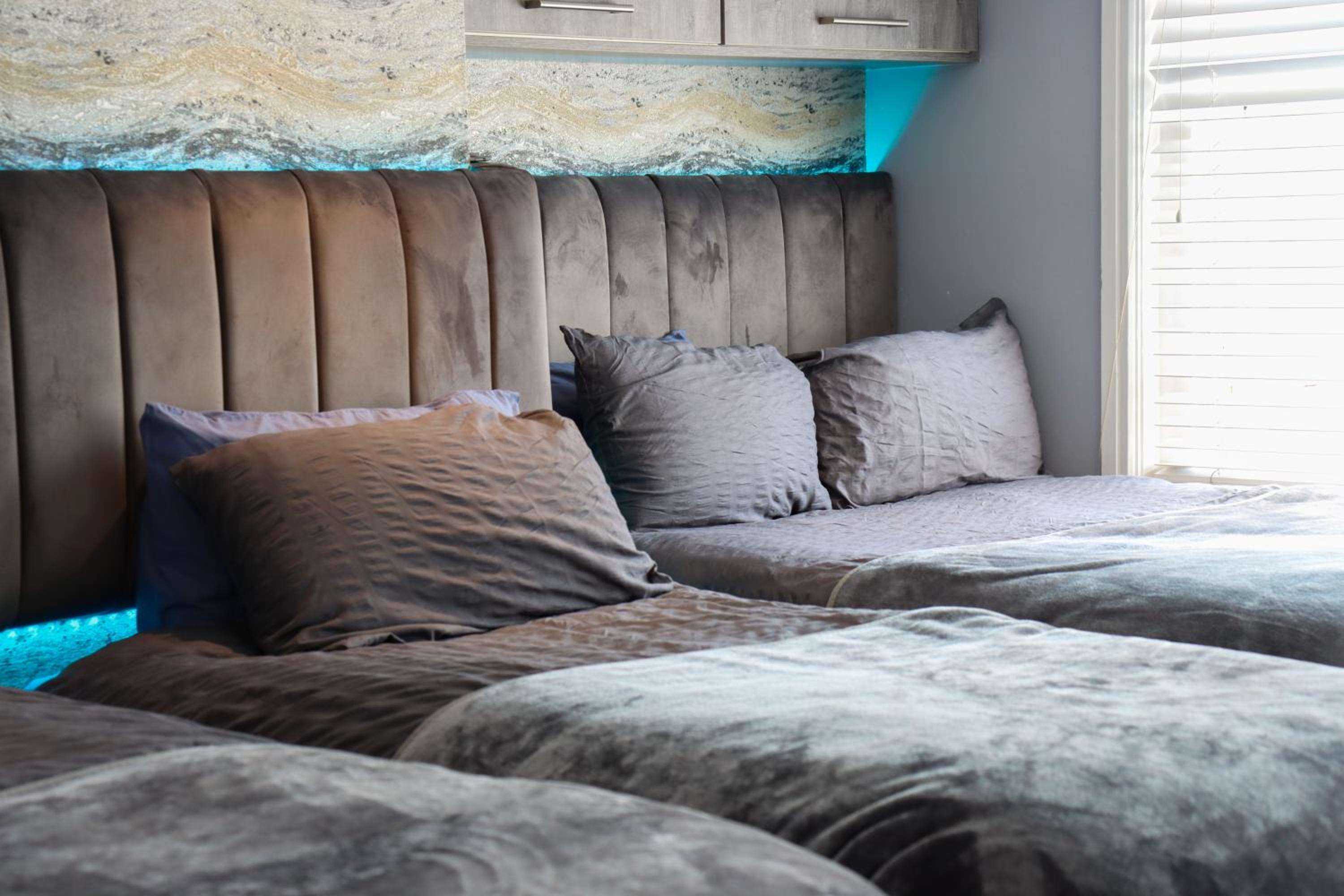 Three-Bedroom Apartment - Photo 18