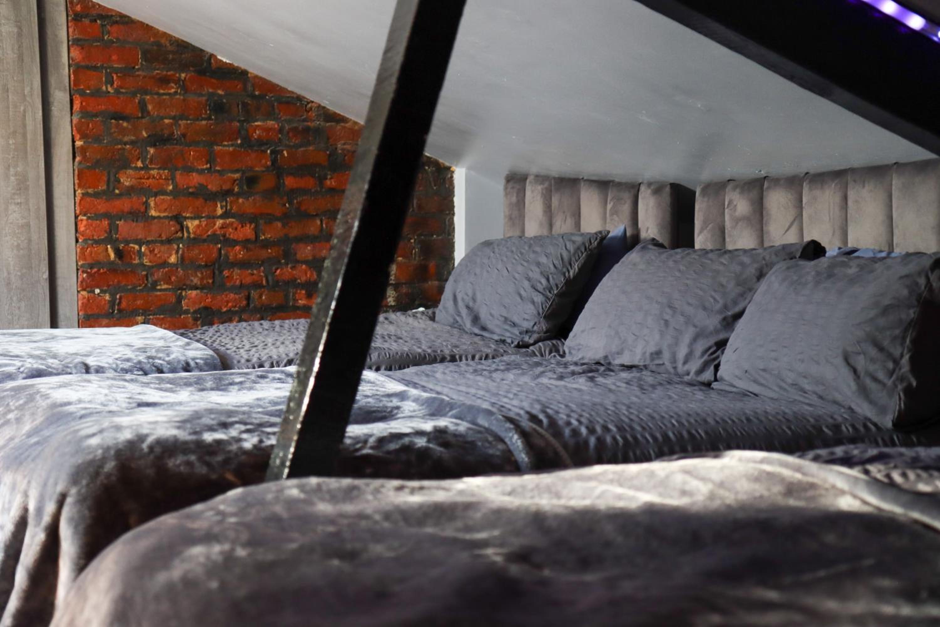 Three-Bedroom Apartment - Photo 33