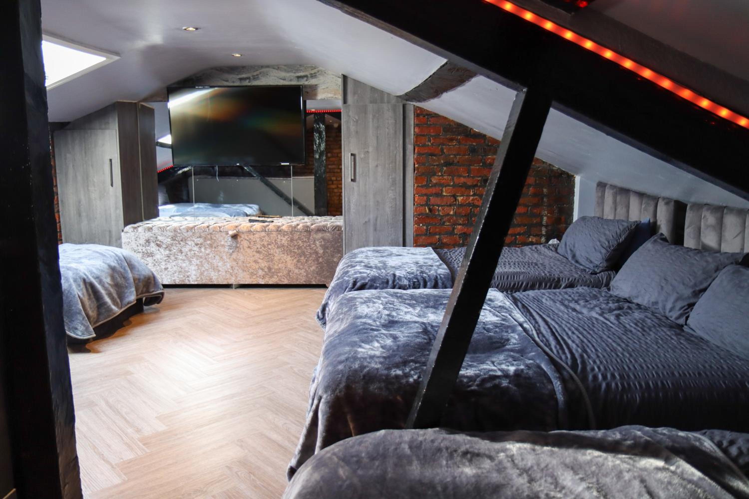 Three-Bedroom Apartment - Photo 34