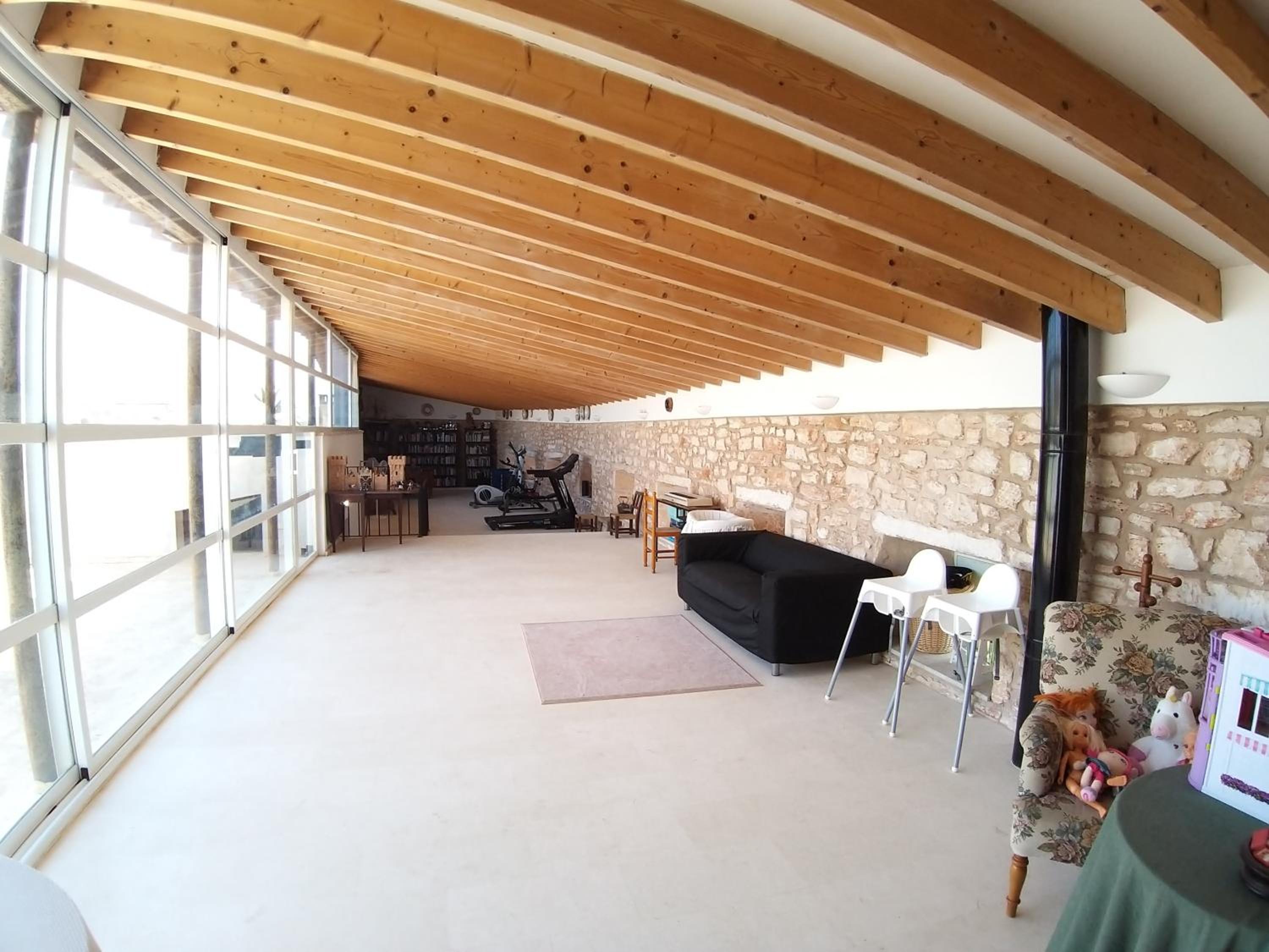 Five-Bedroom House photo 2