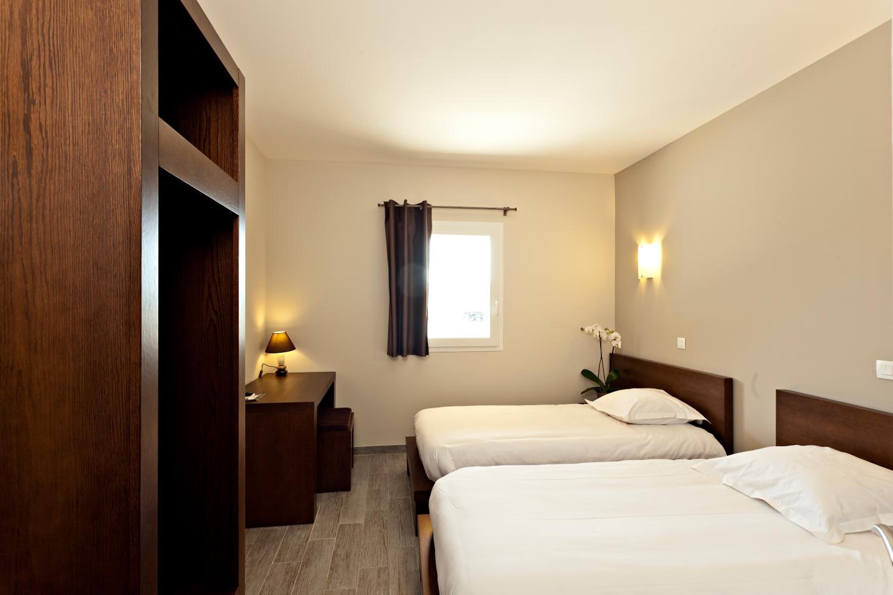 Twin Room - Photo 7