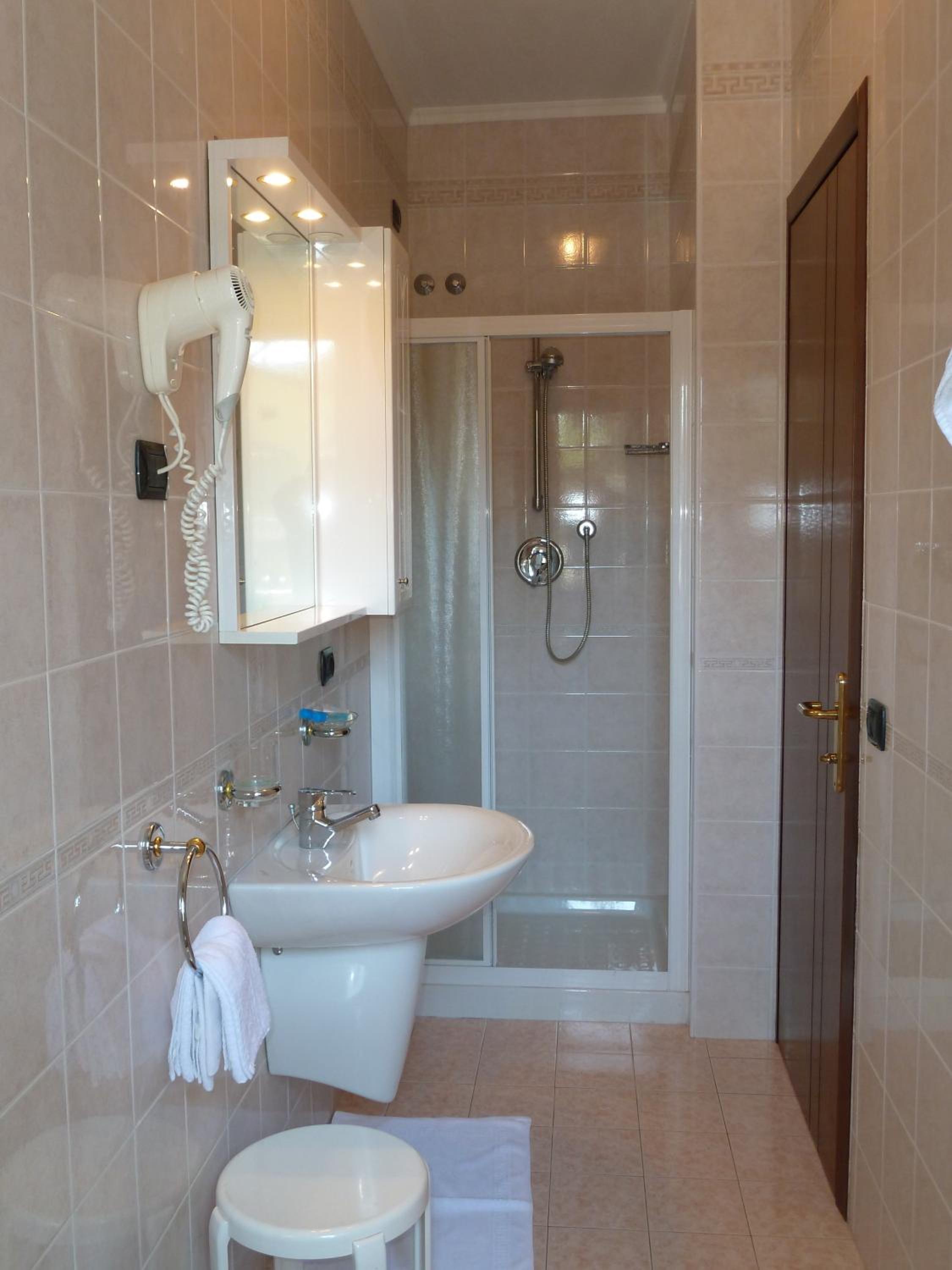 Double Room - Photo 9
