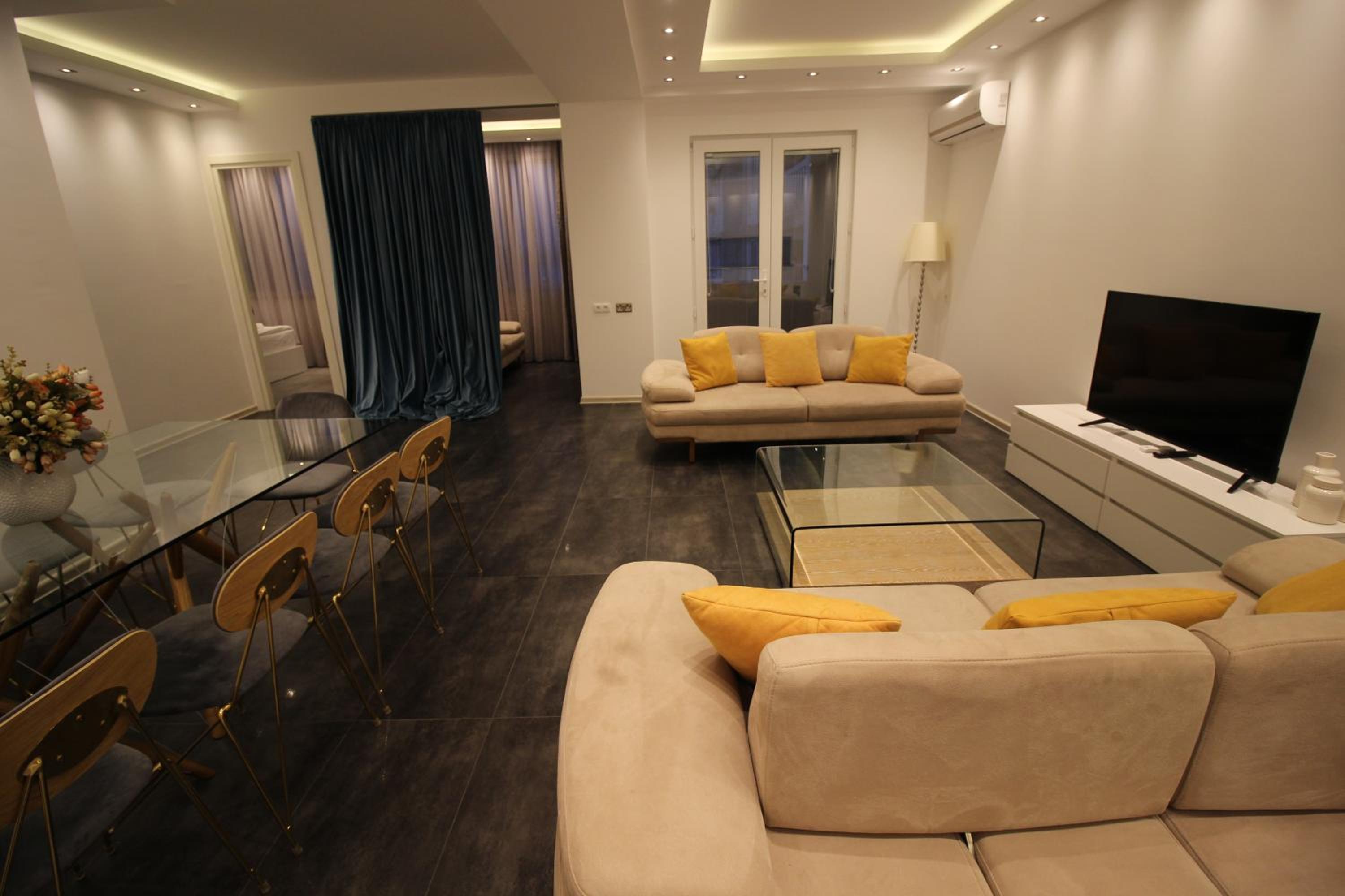Three-Bedroom Deluxe Apartment photo 3
