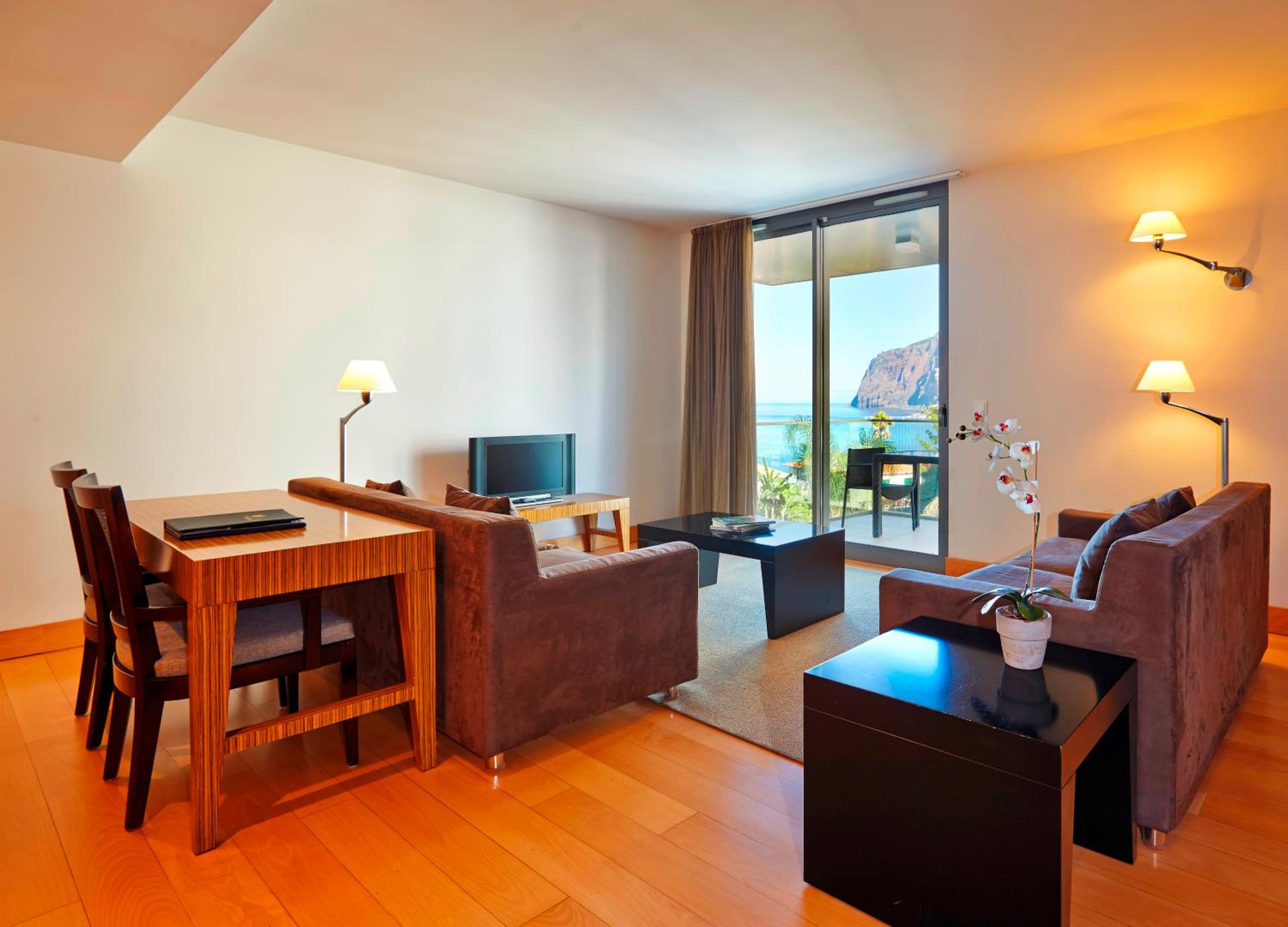 Premium Apartment with Side Sea View - Photo 1