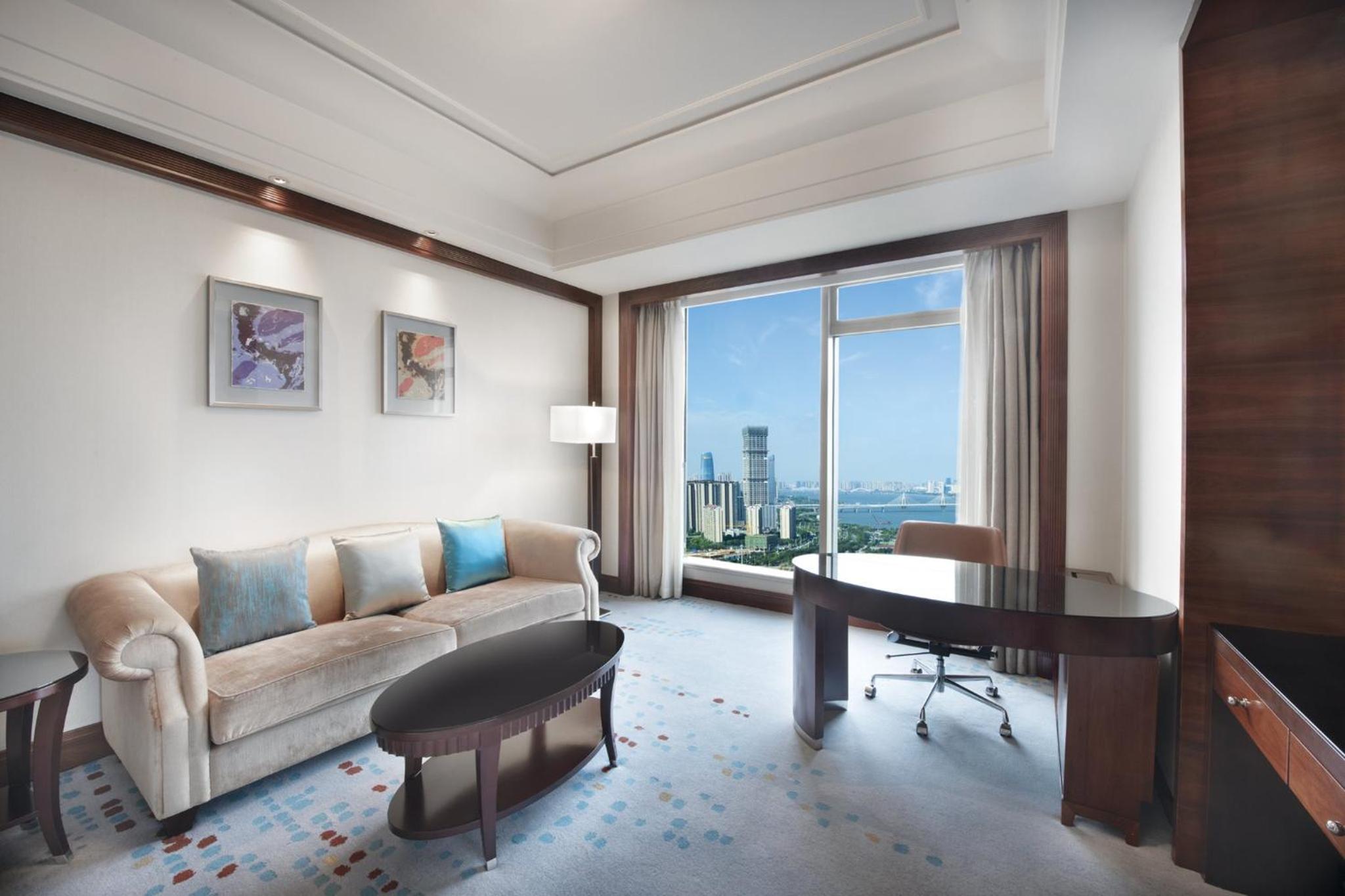 One-Bedroom King Suite with City View - Smoking - Photo 1