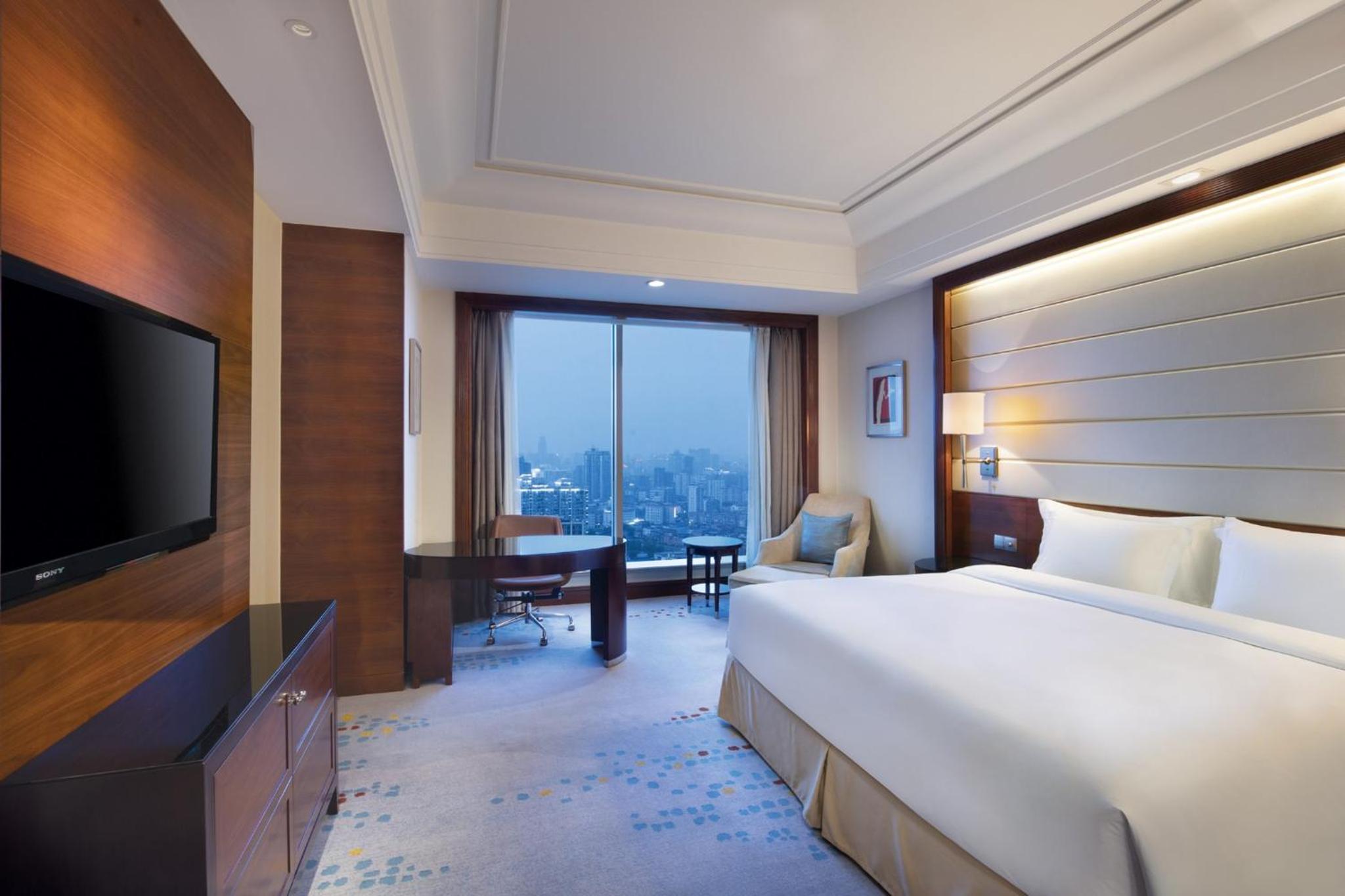 Standard King Room - Photo 7