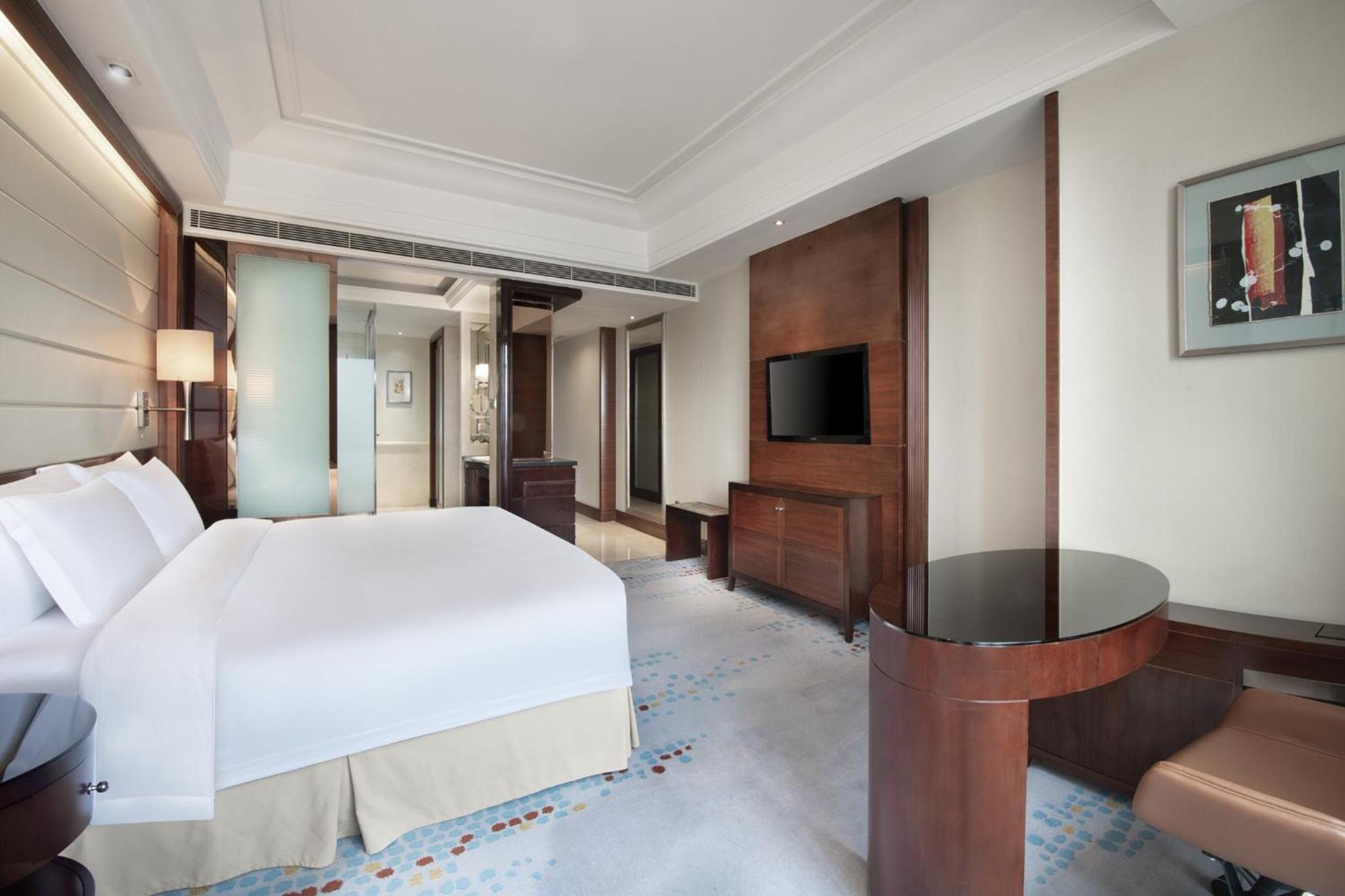 Standard King Room - Photo 6