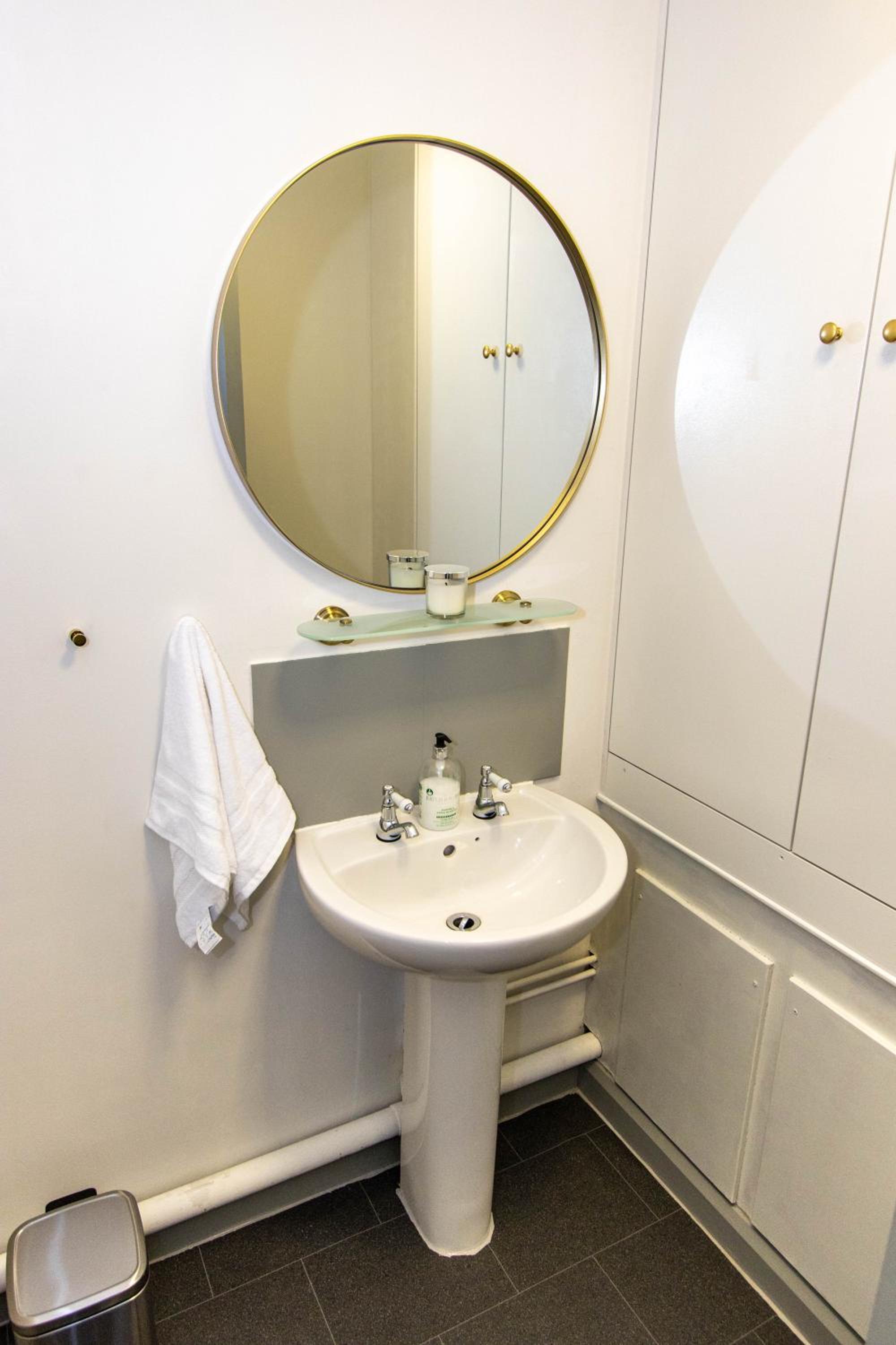 Small Double Room - Photo 7