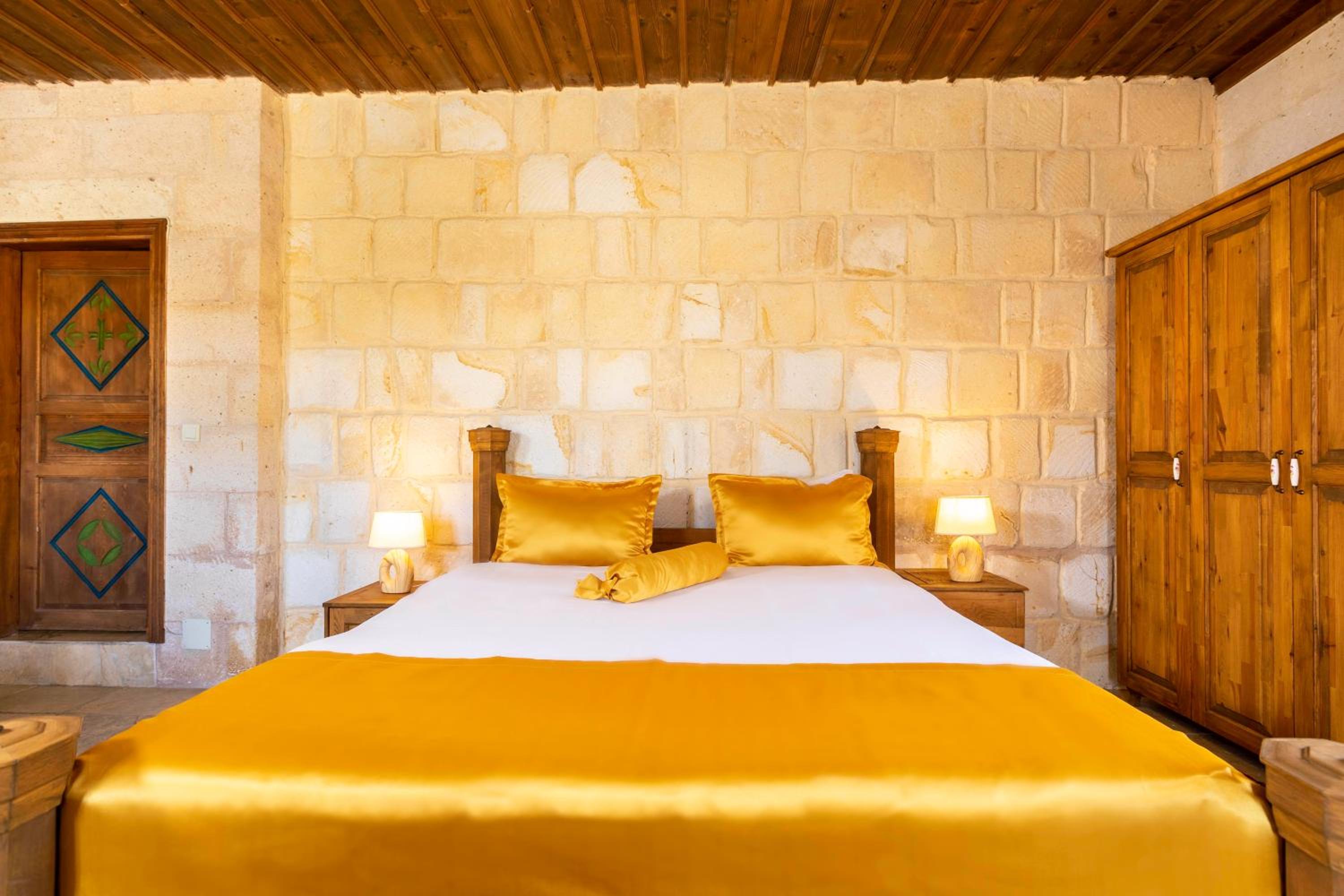 Comfort Stone Room