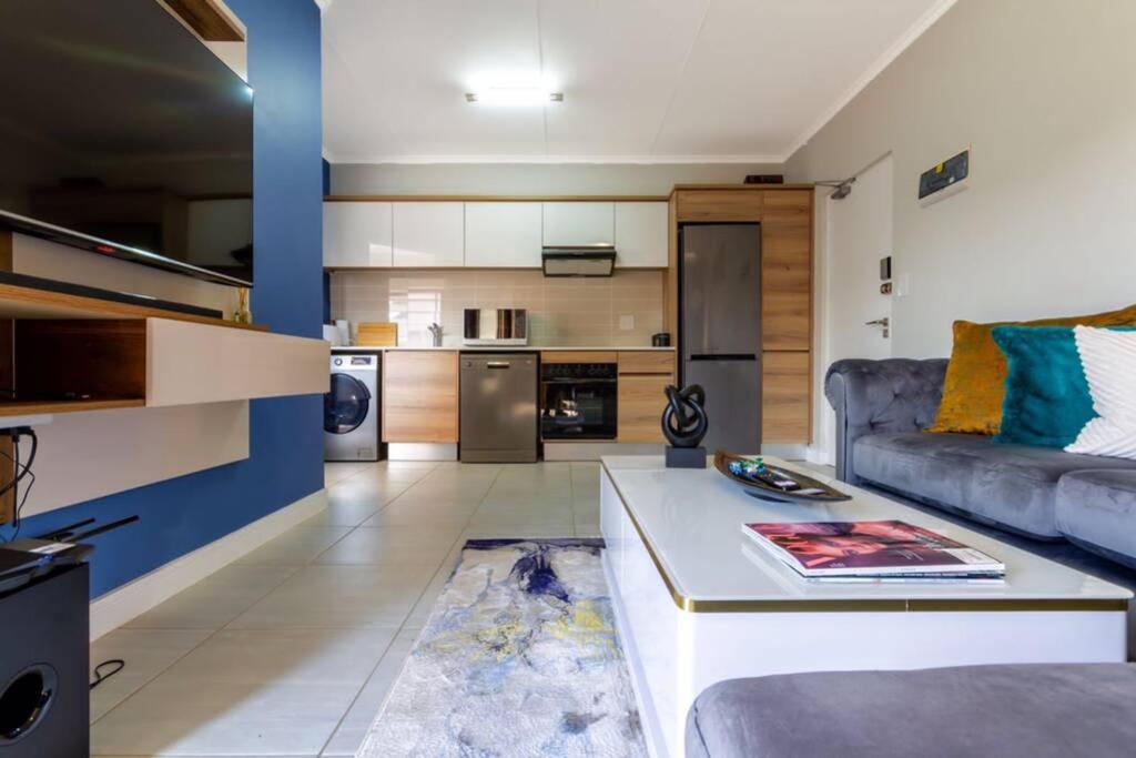 One-Bedroom Apartment - Photo 2