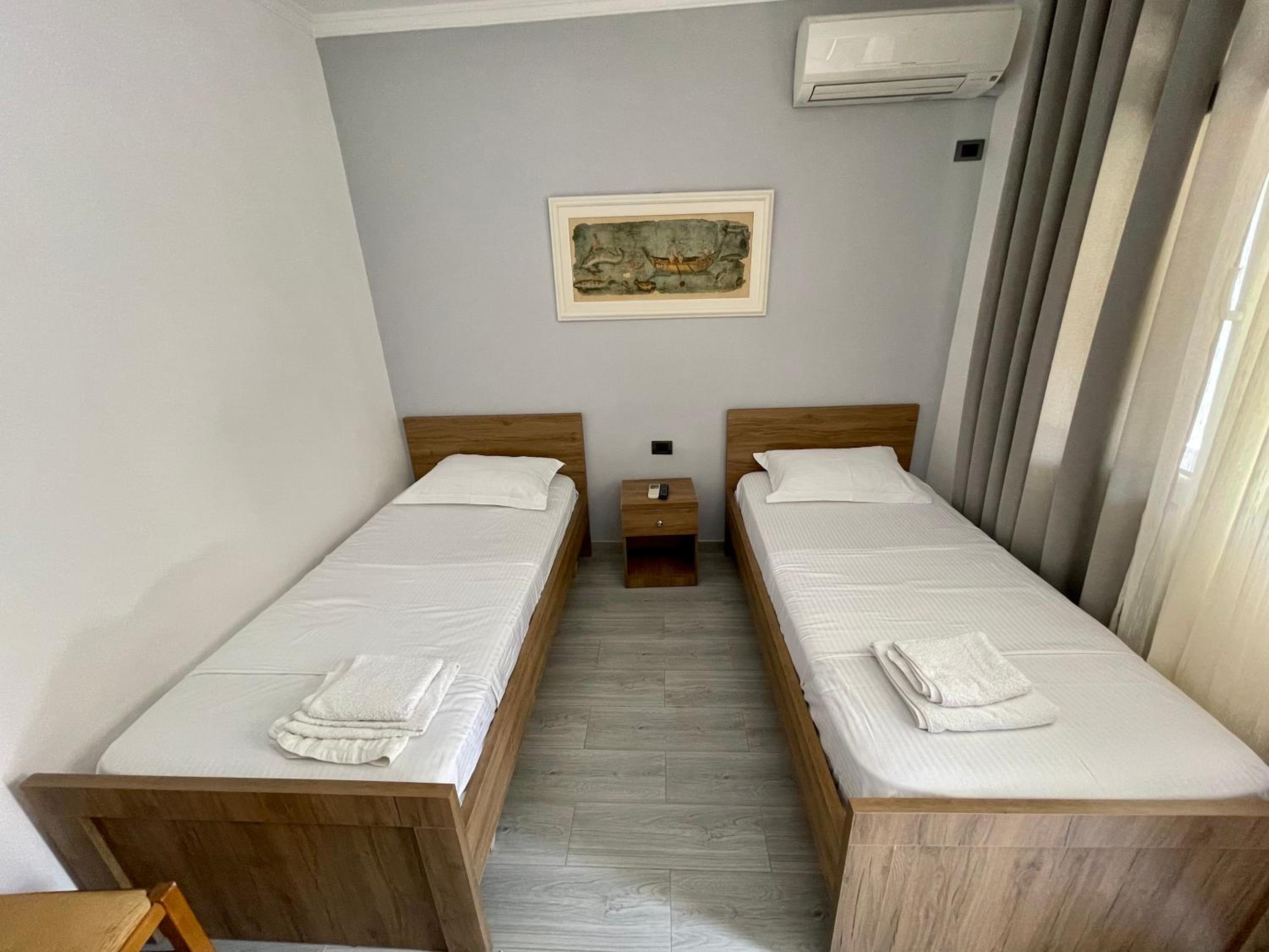 Twin Room with Private Bathroom photo 3