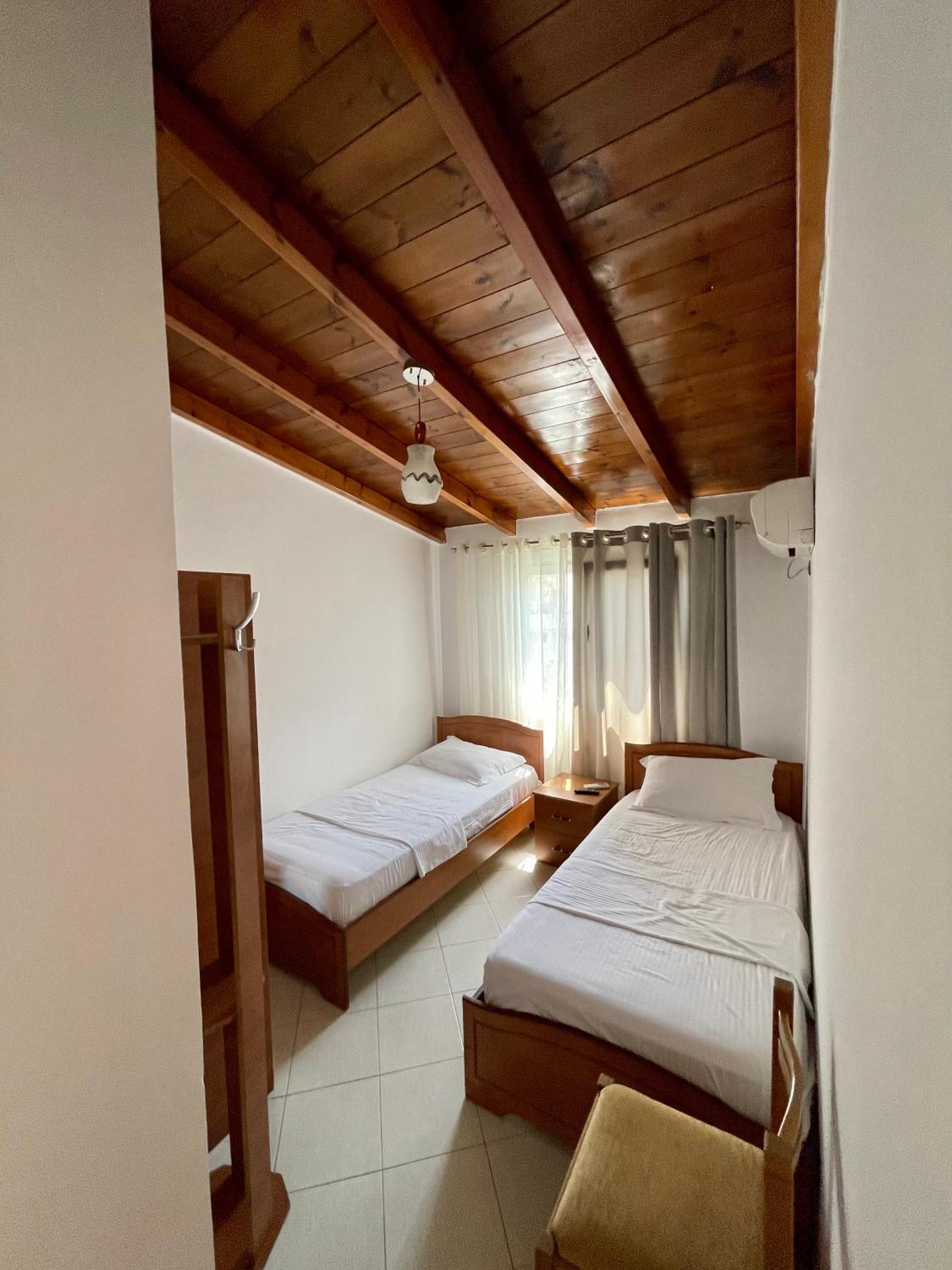 Twin Room with Private Bathroom photo 2