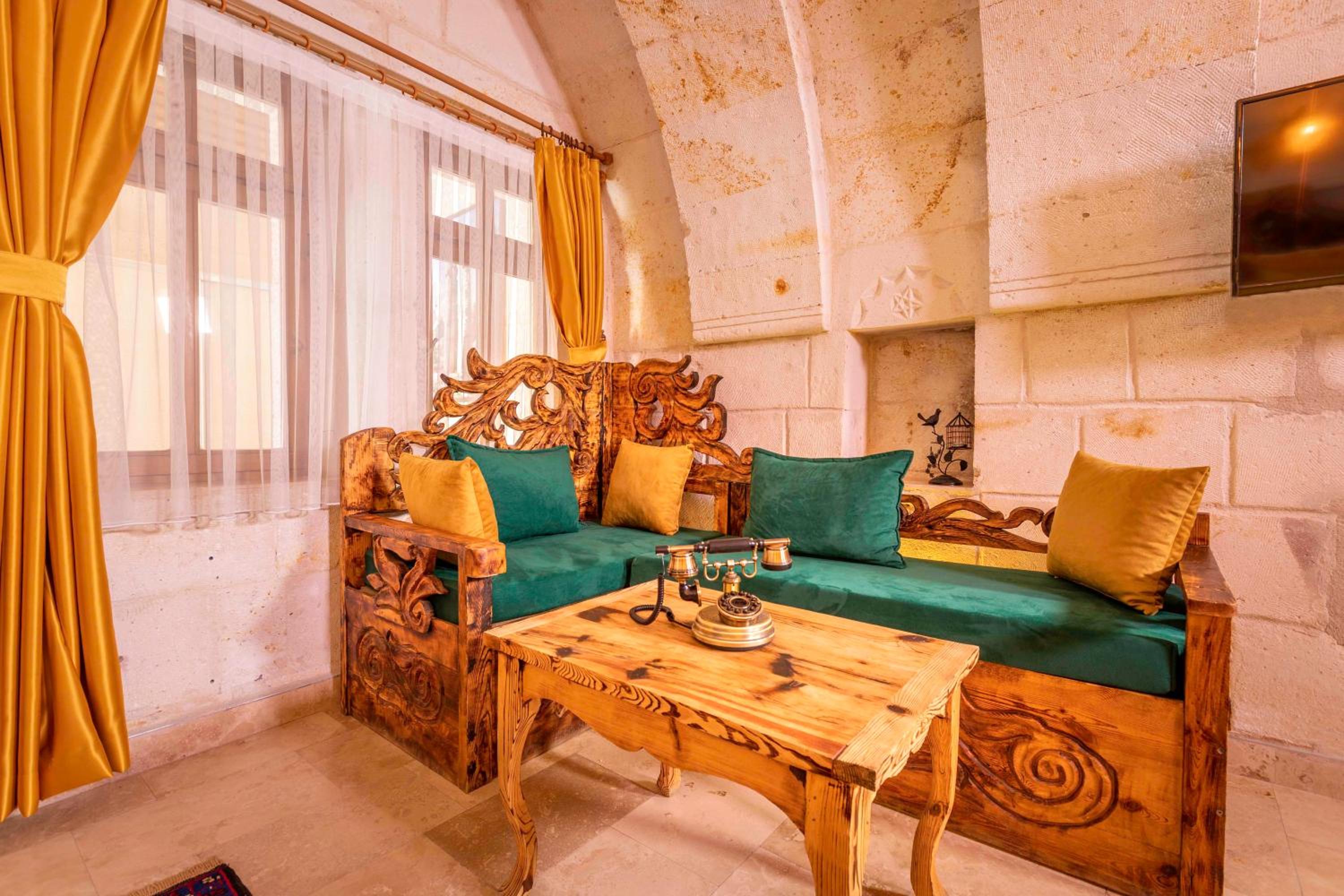 Junior Cave Suite