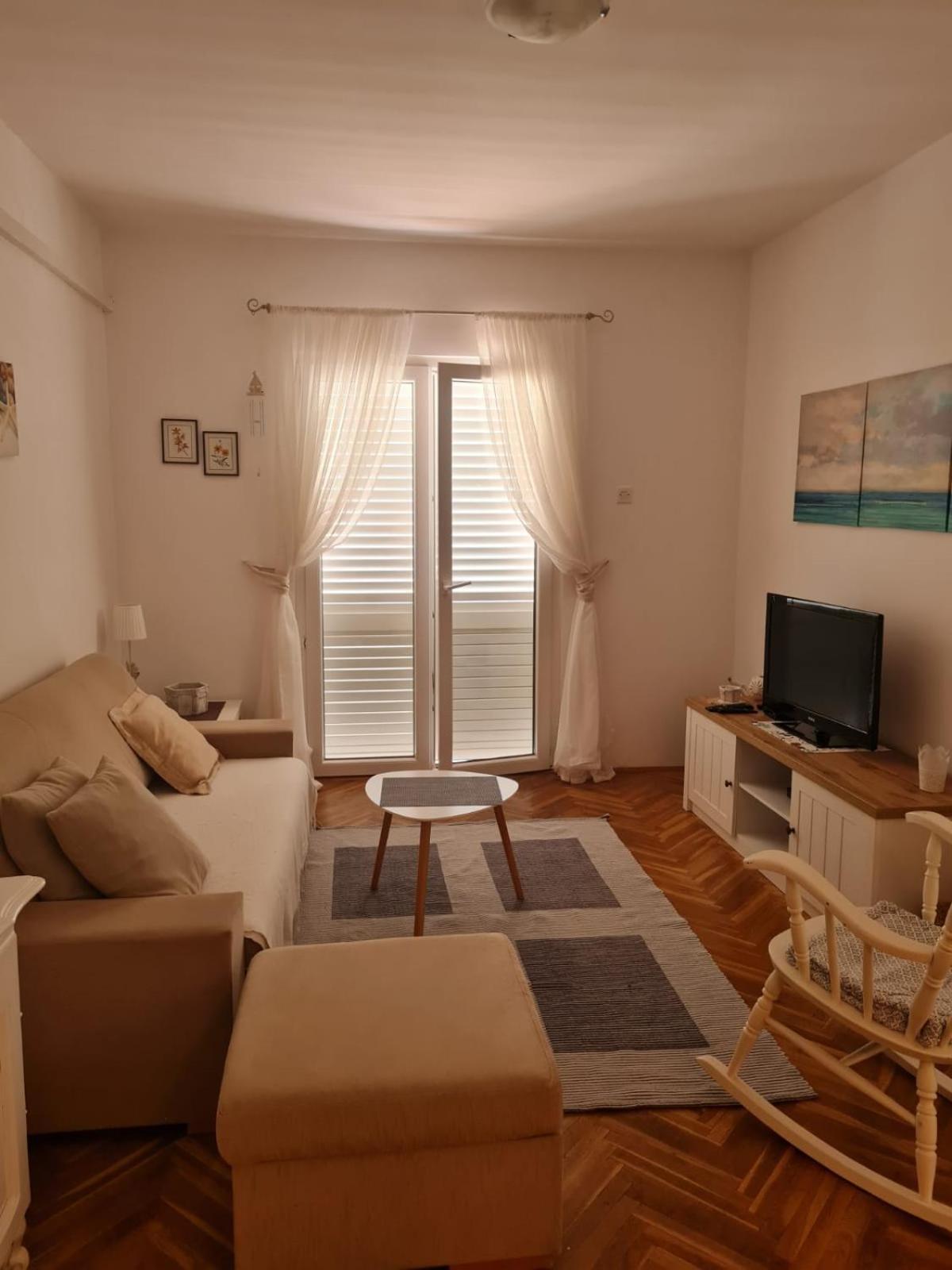 Apartment photo 1