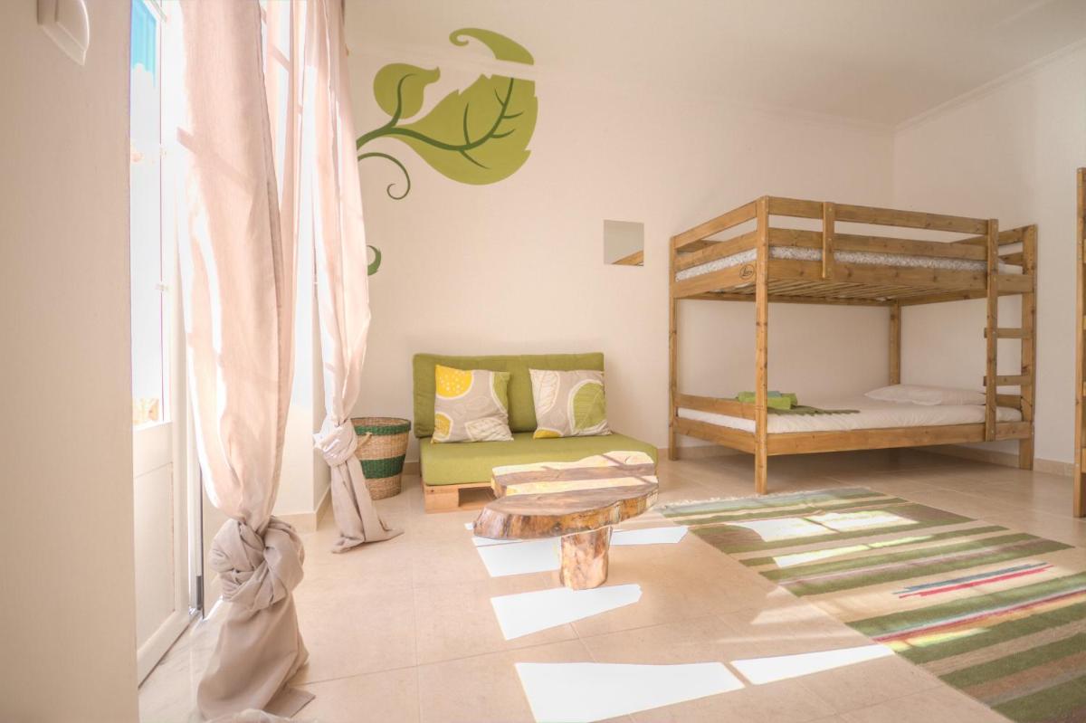 Bed in Mixed Dormitory Room photo 3