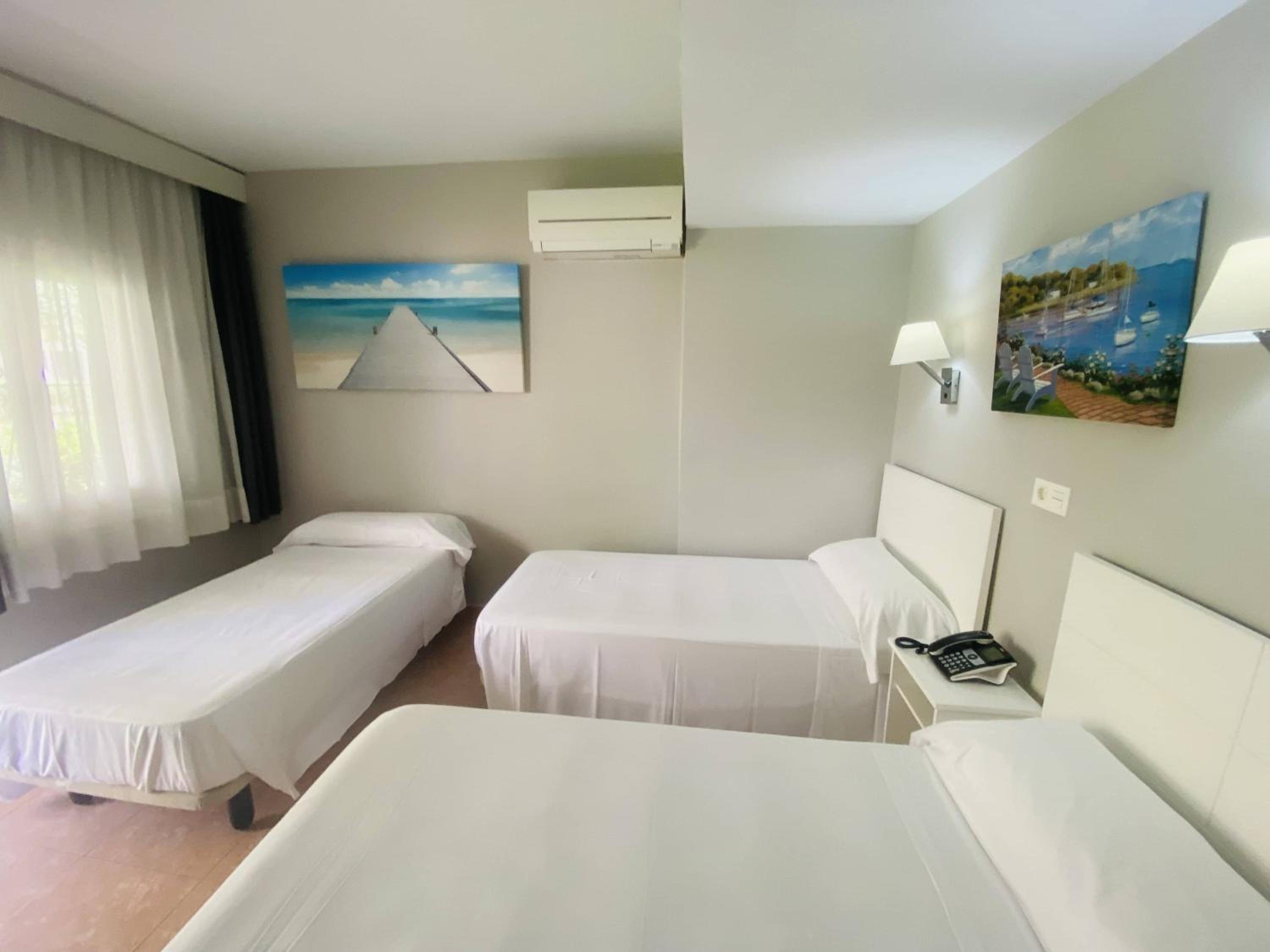 Twin Room with Extra Bed - Ground Floor photo 3