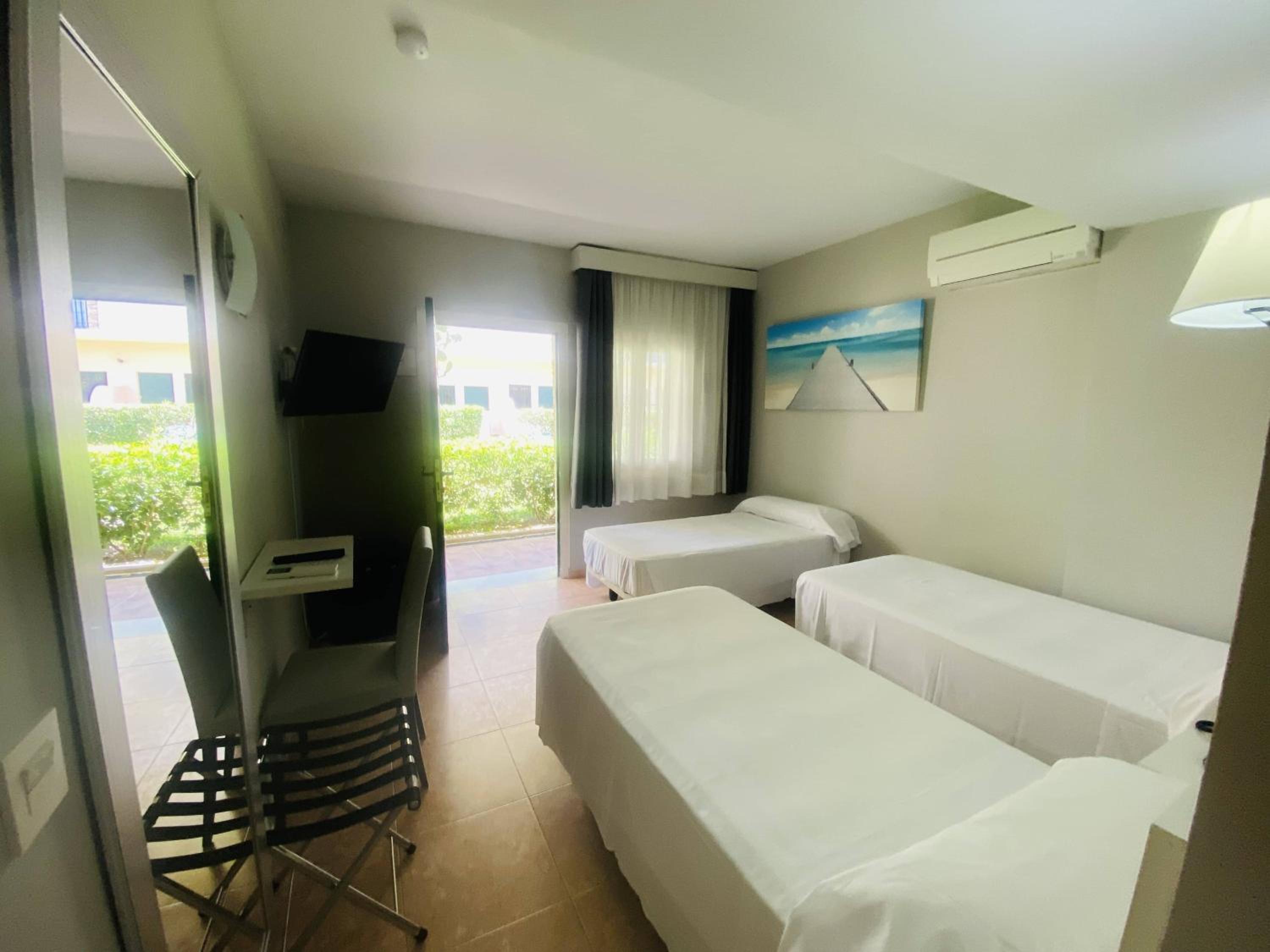 Twin Room with Extra Bed - Ground Floor photo 2