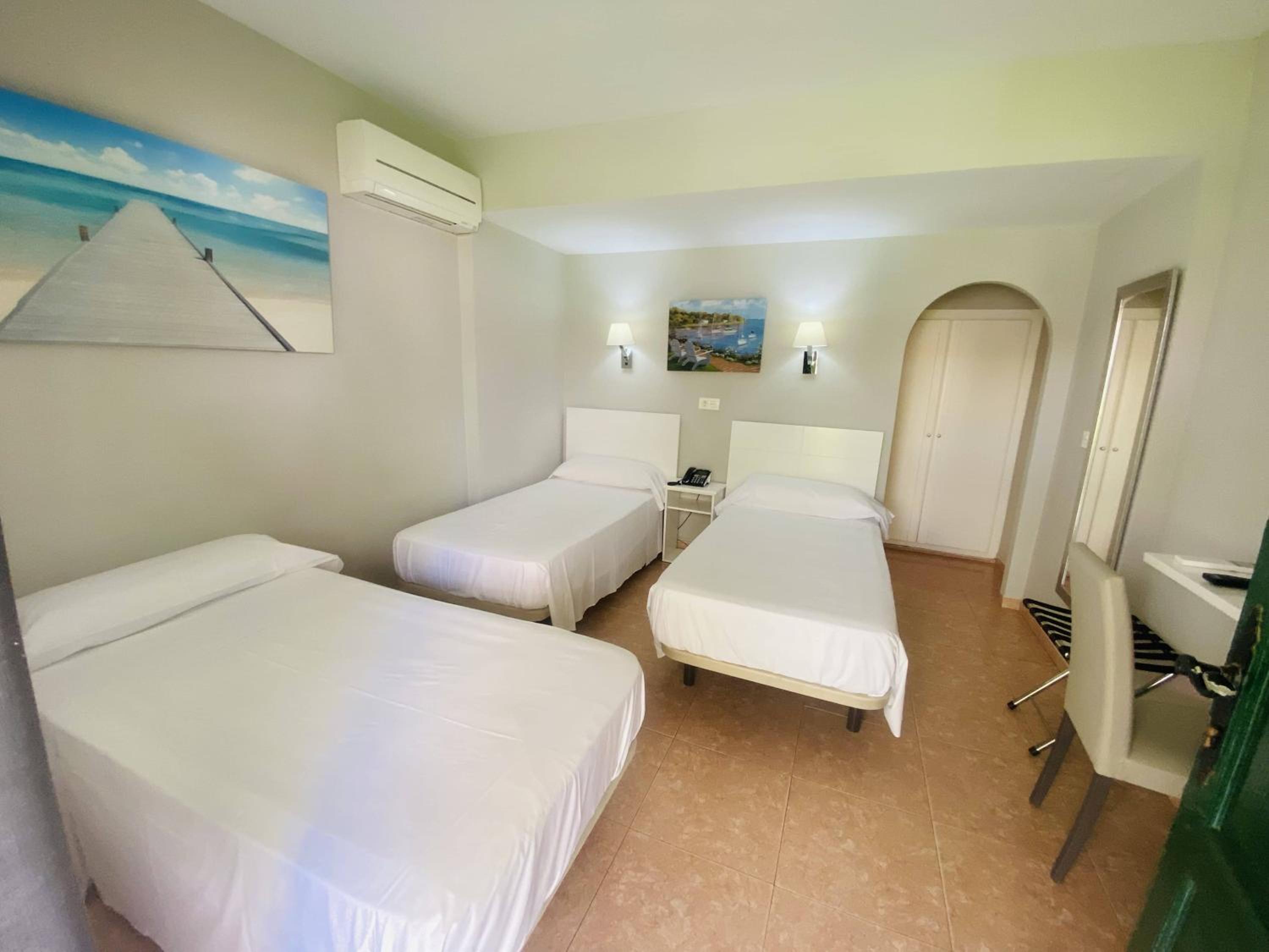 Habitación Doble con Cama Extra - Planta Baja