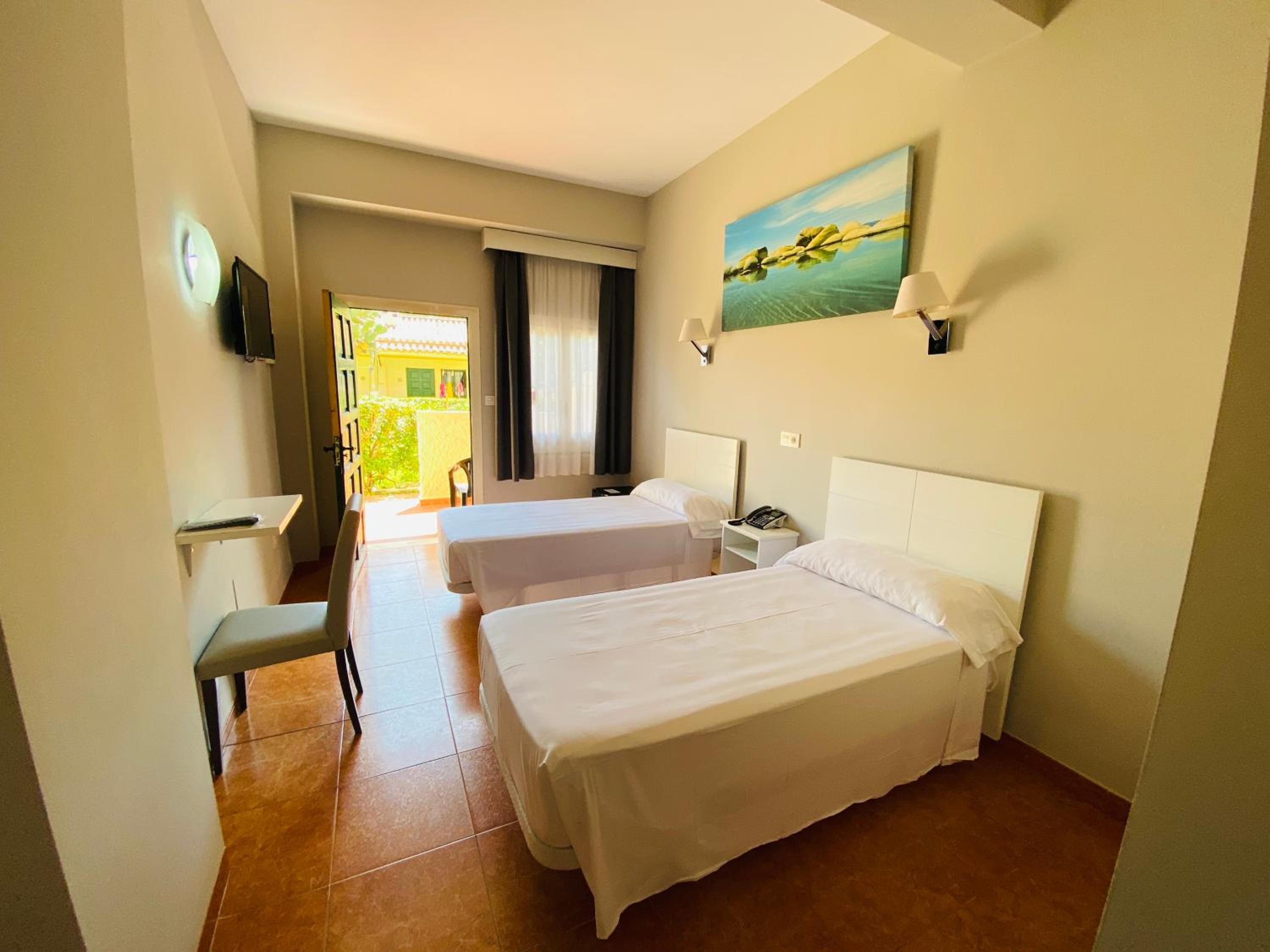 Twin Room- Ground floor with Terrace  - Photo 5