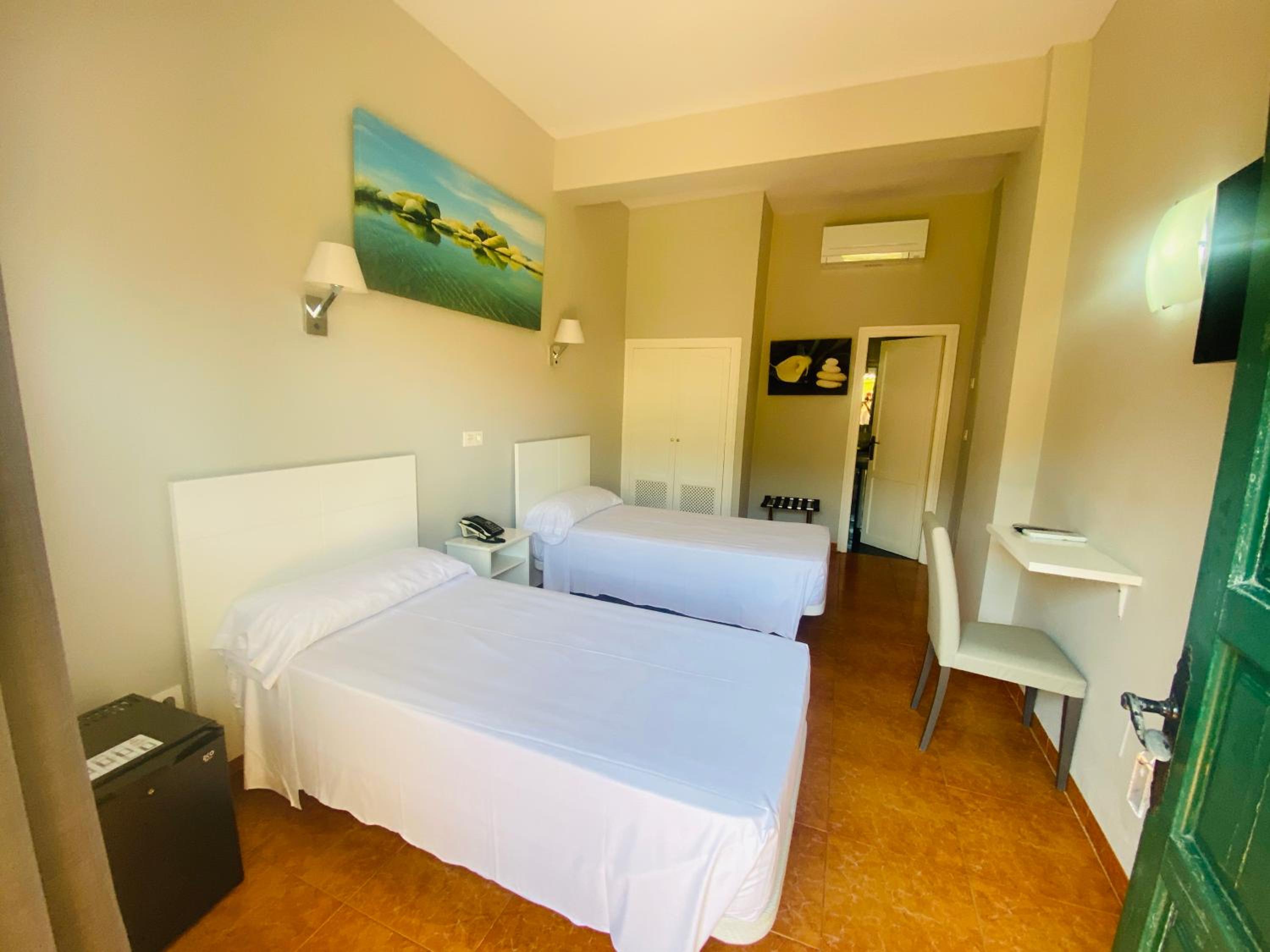 Twin Room- Ground floor with Terrace  - Photo 1