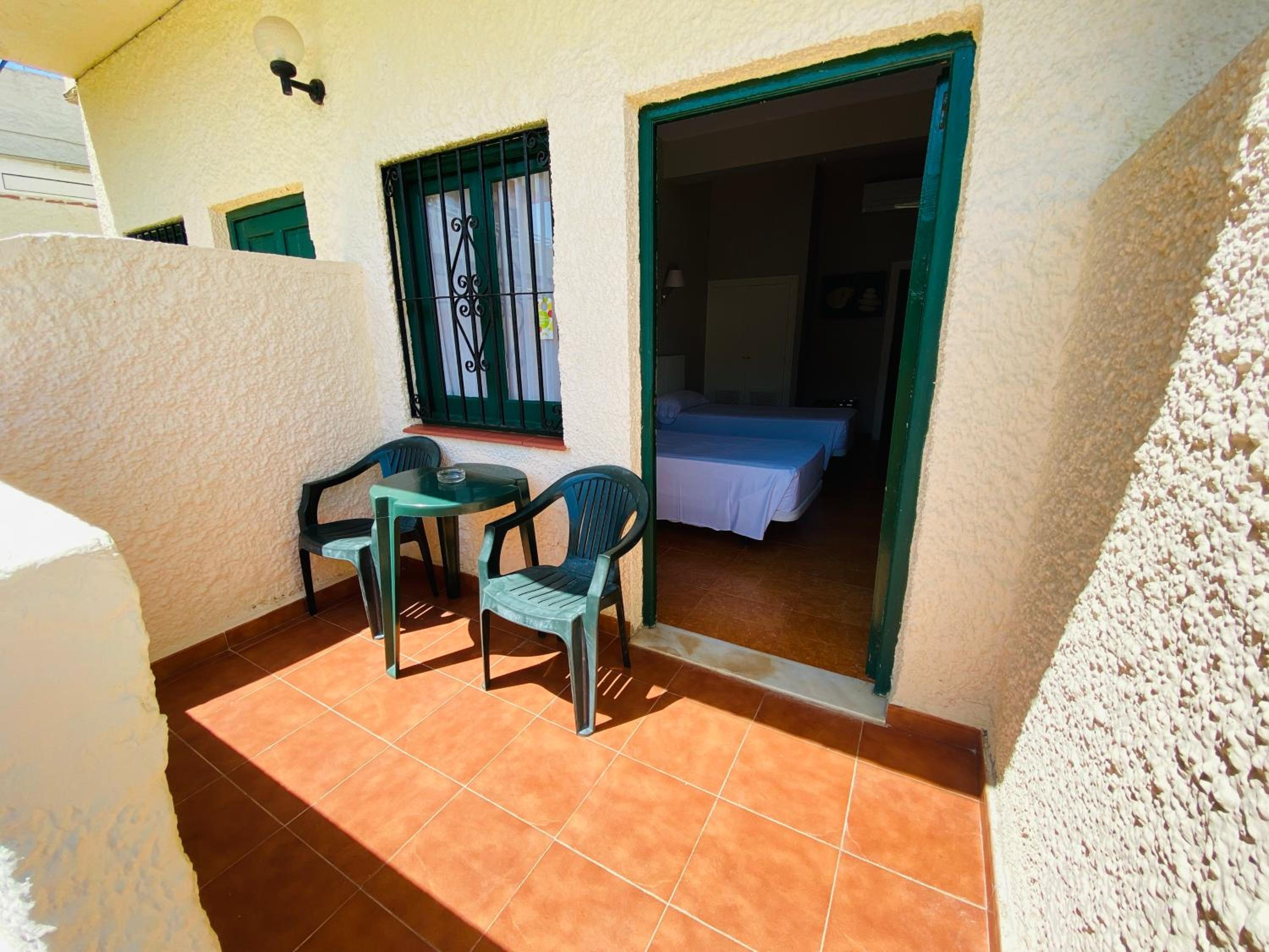 Twin Room- Ground floor with Terrace  - Photo 3