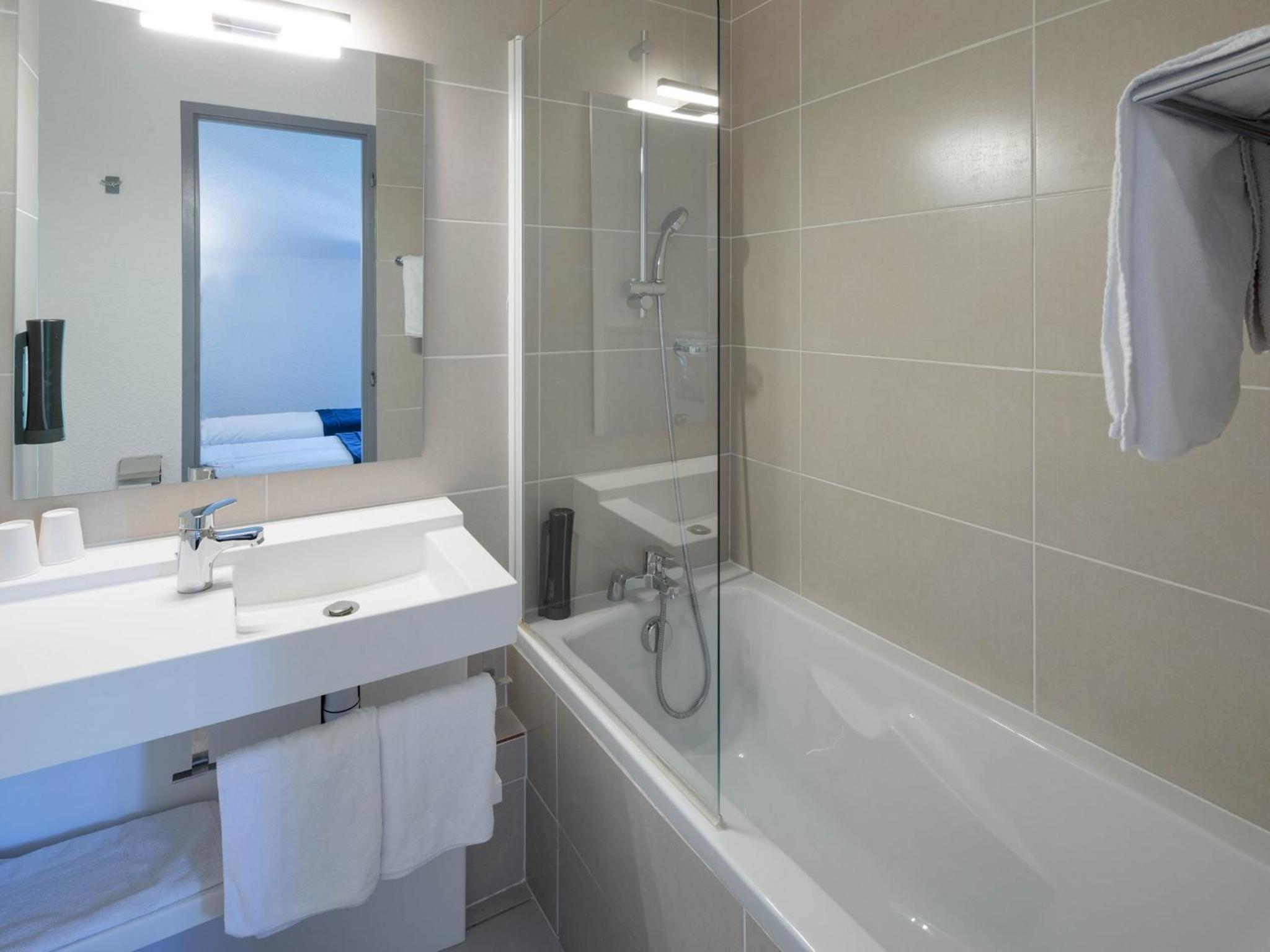Double or Twin Room - Photo 7