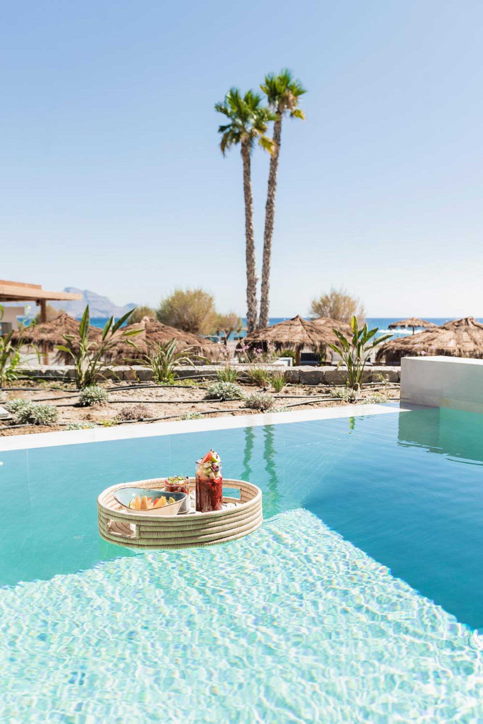 Premium Sea View Swim-up photo 3