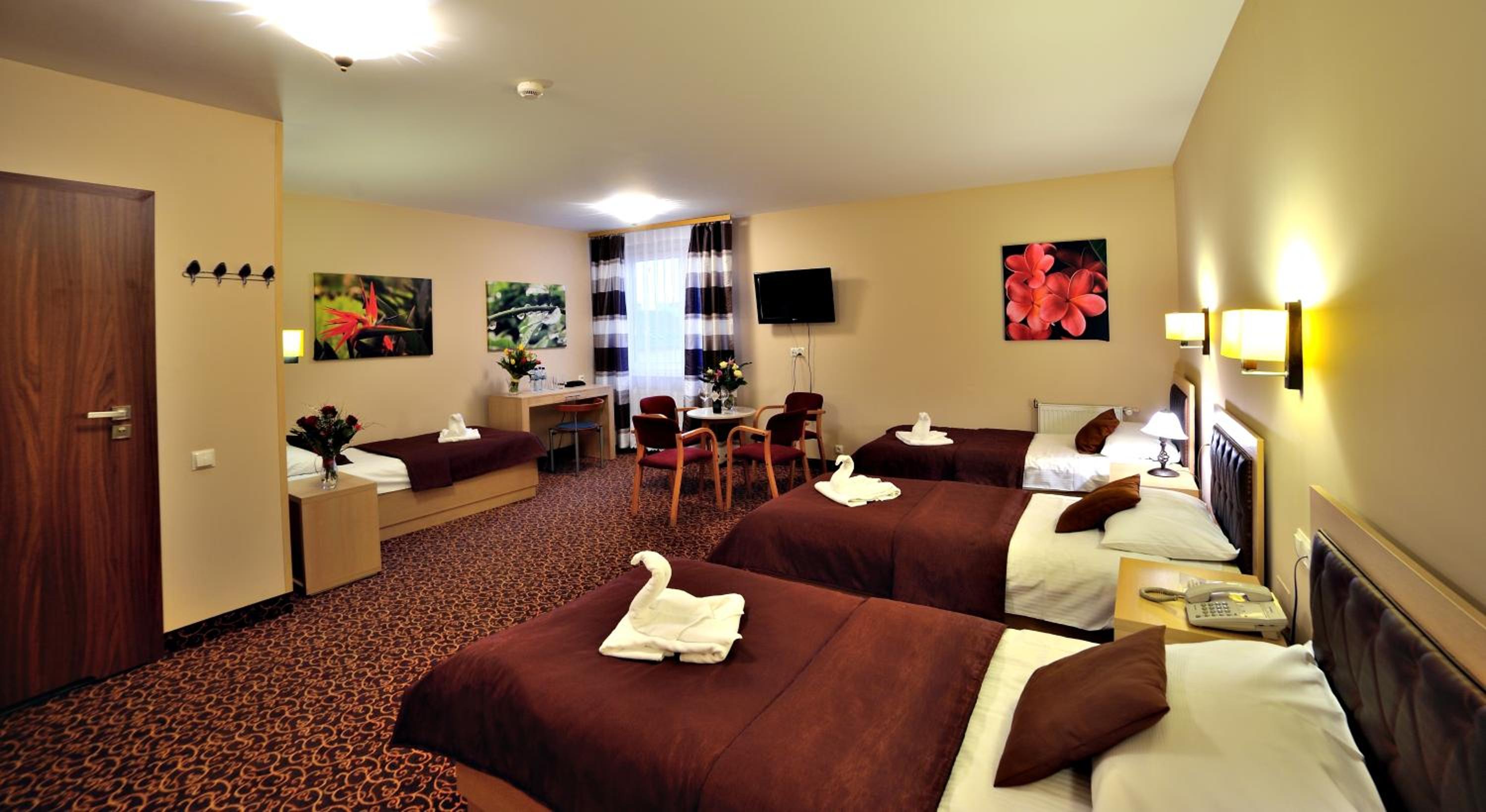 Quadruple Room (4 Adults) photo 2