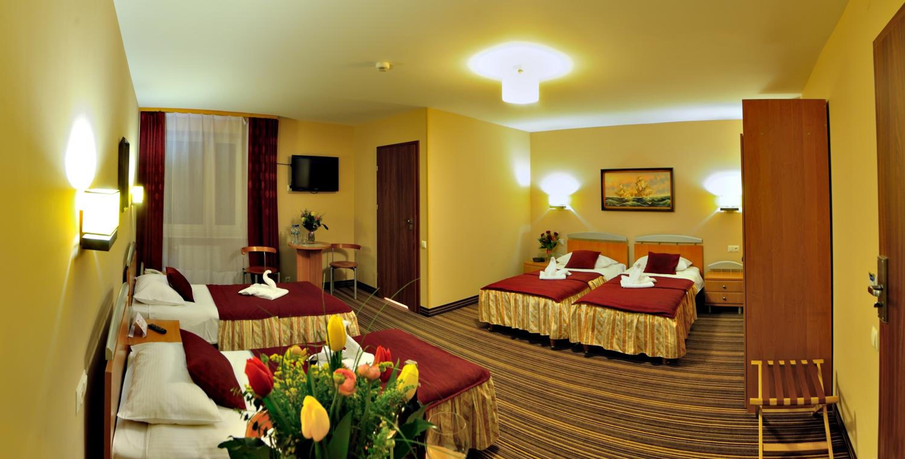 Quadruple Room (4 Adults) photo 3