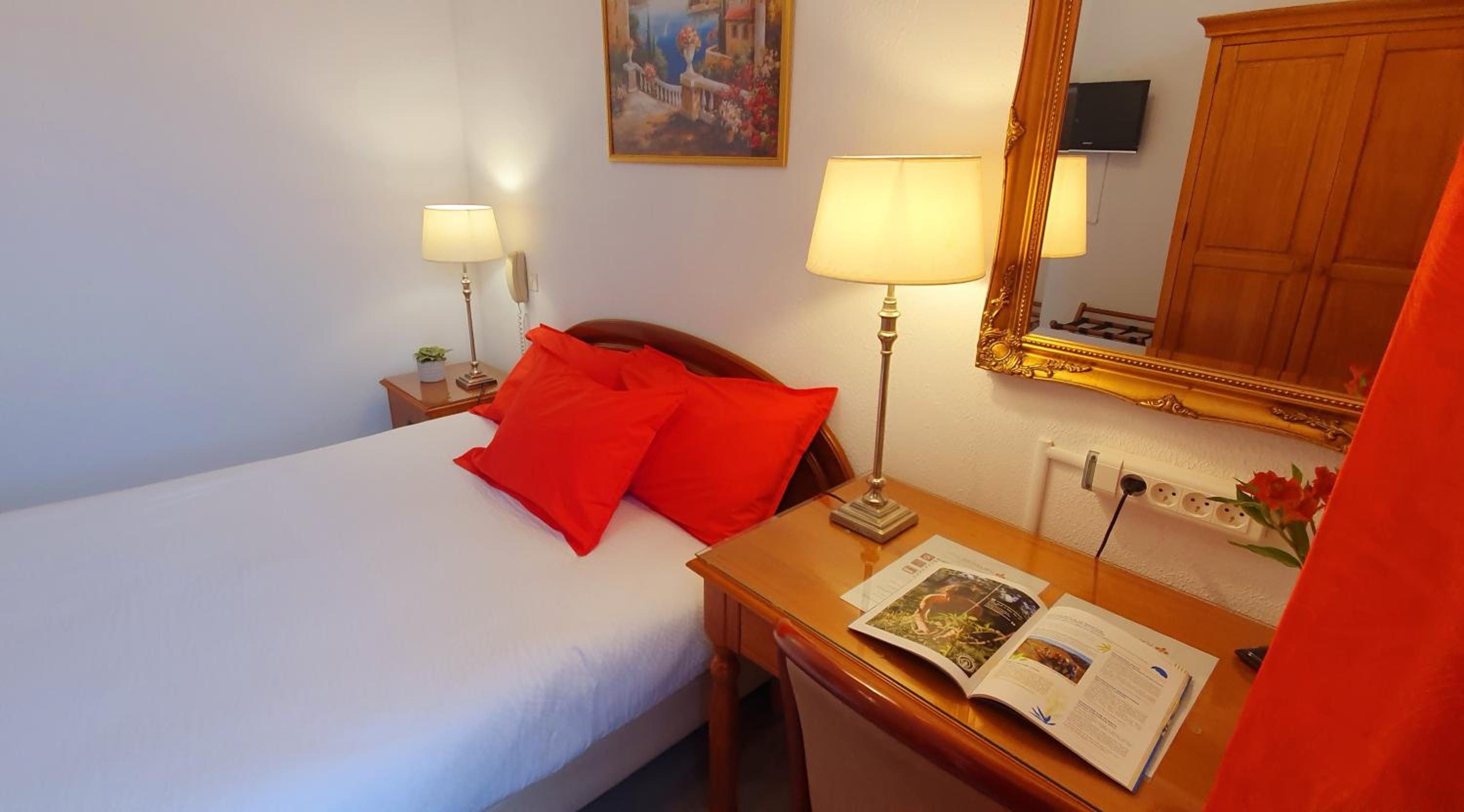Double Room - Photo 3