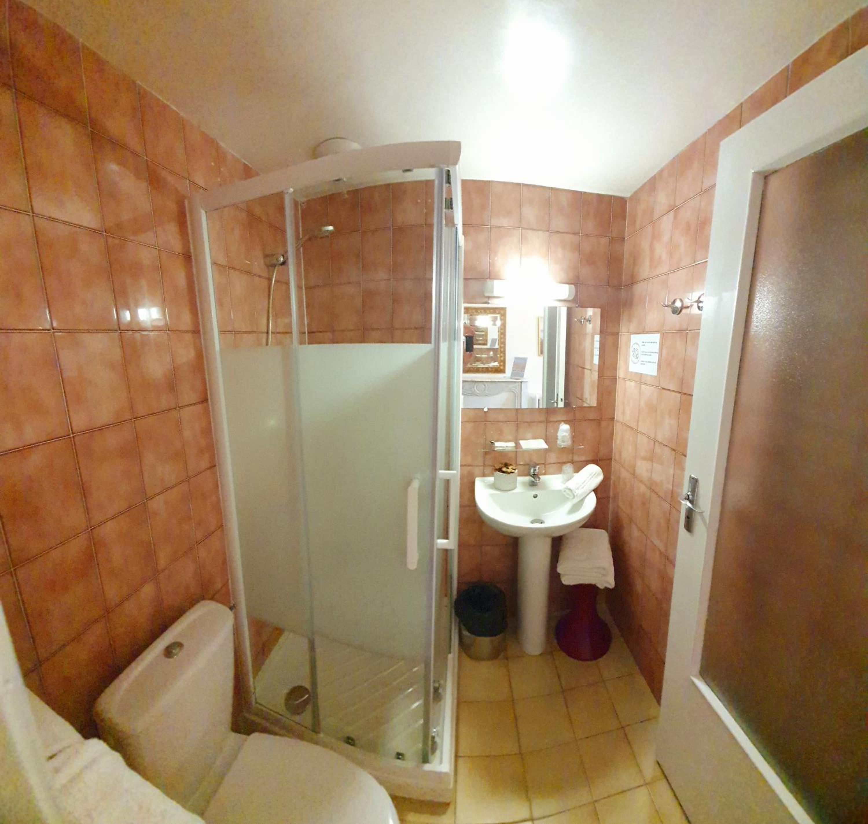 Double Room - Photo 7