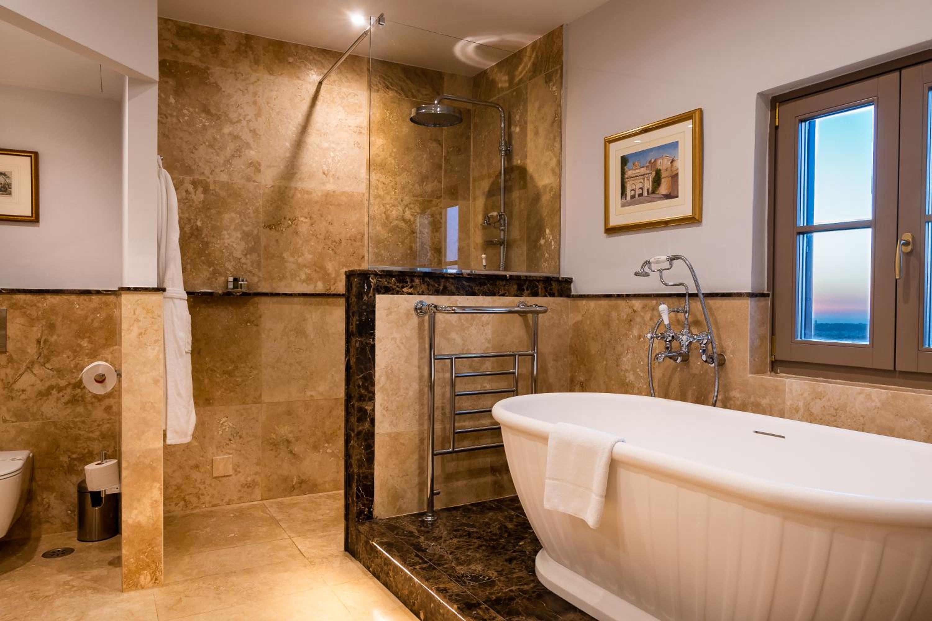 Executive Suite - Photo 3