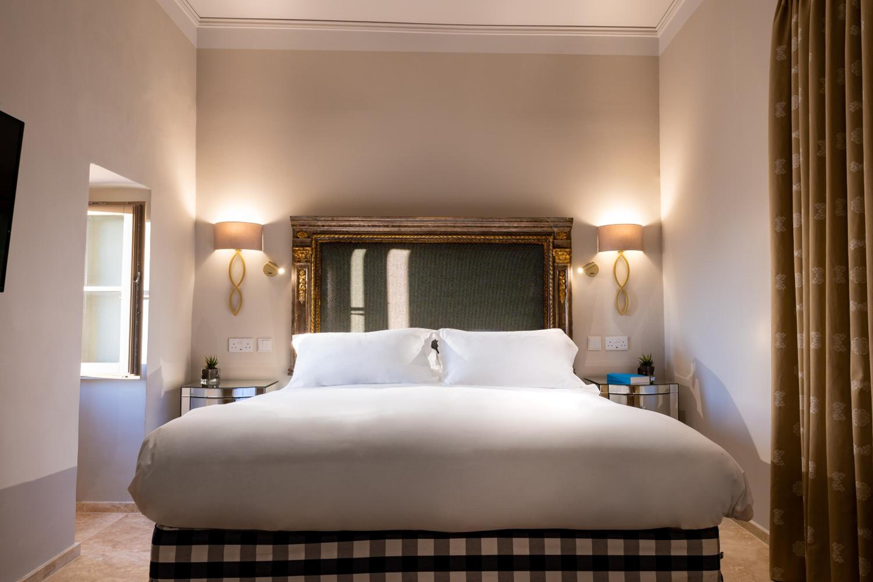 Executive Suite - Photo 1