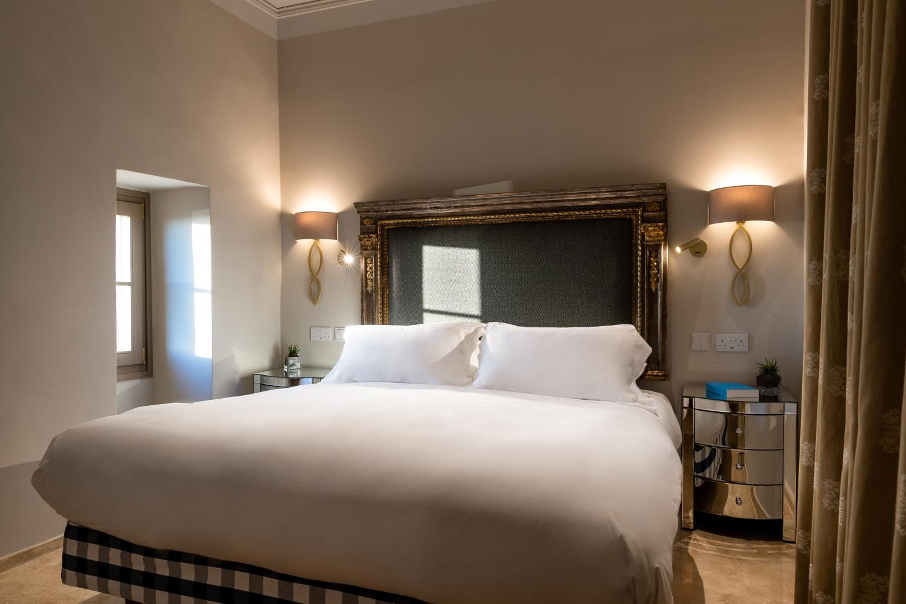 Executive Suite - Photo 4