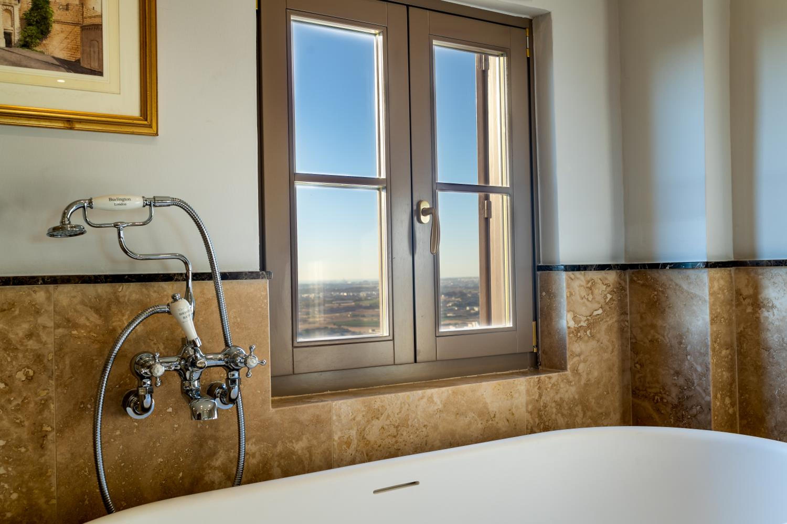 Executive Suite - Photo 7