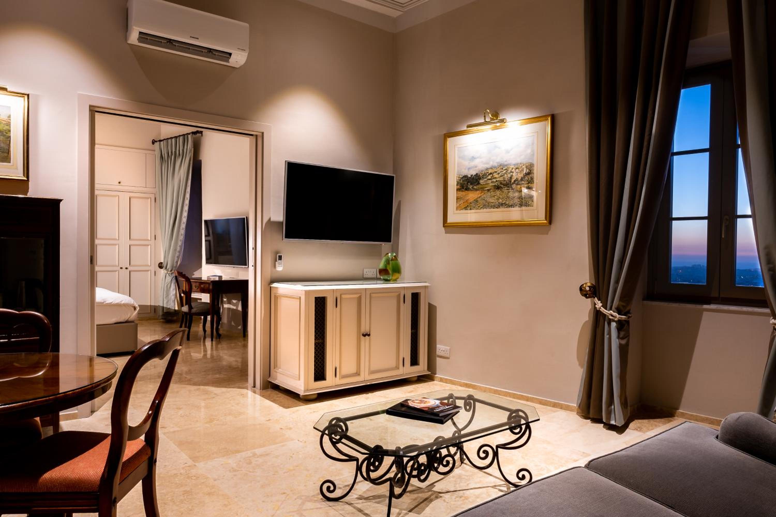 Deluxe Suite With Panoramic View - Photo 5
