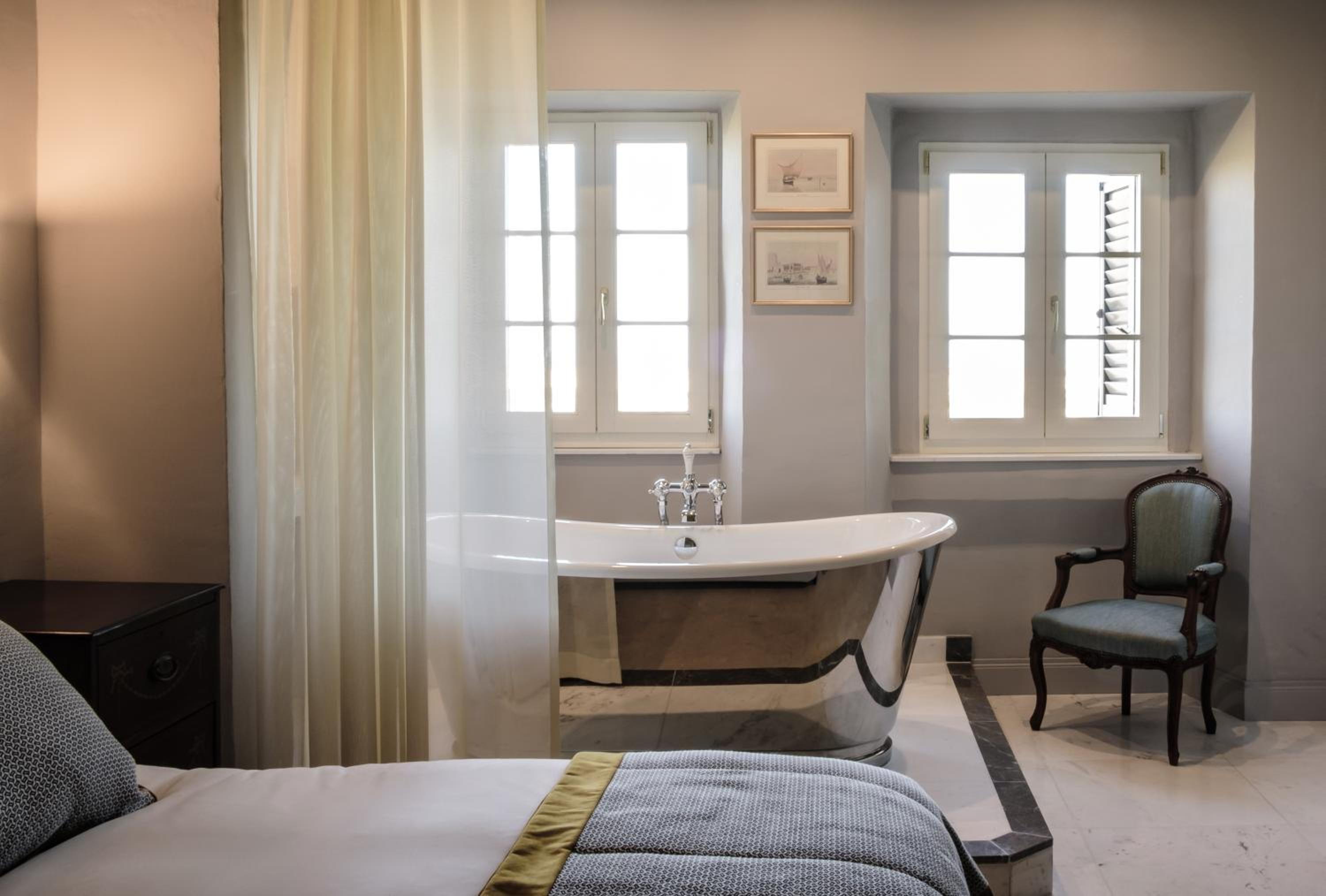 Deluxe Suite With Panoramic View - Photo 9