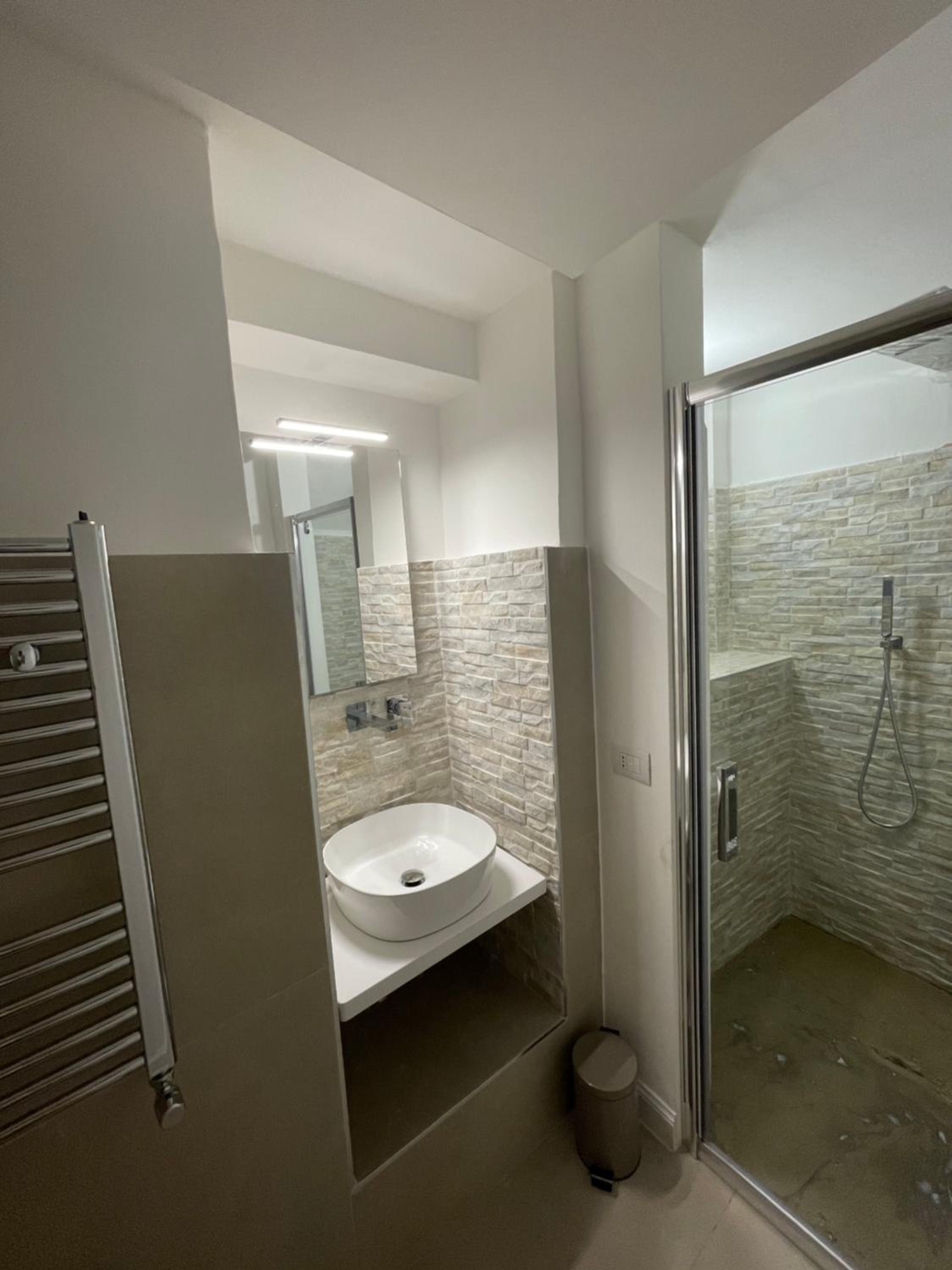 King Room with Spa Bath - Photo 21