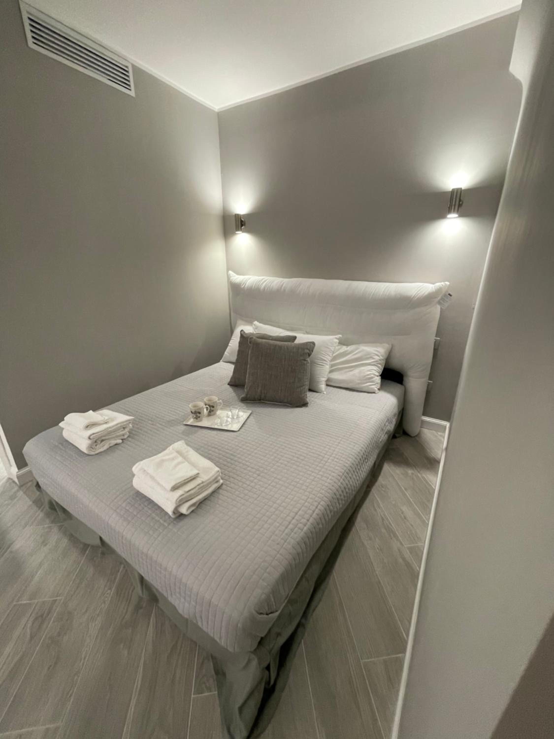 One-Bedroom Apartment - Photo 32