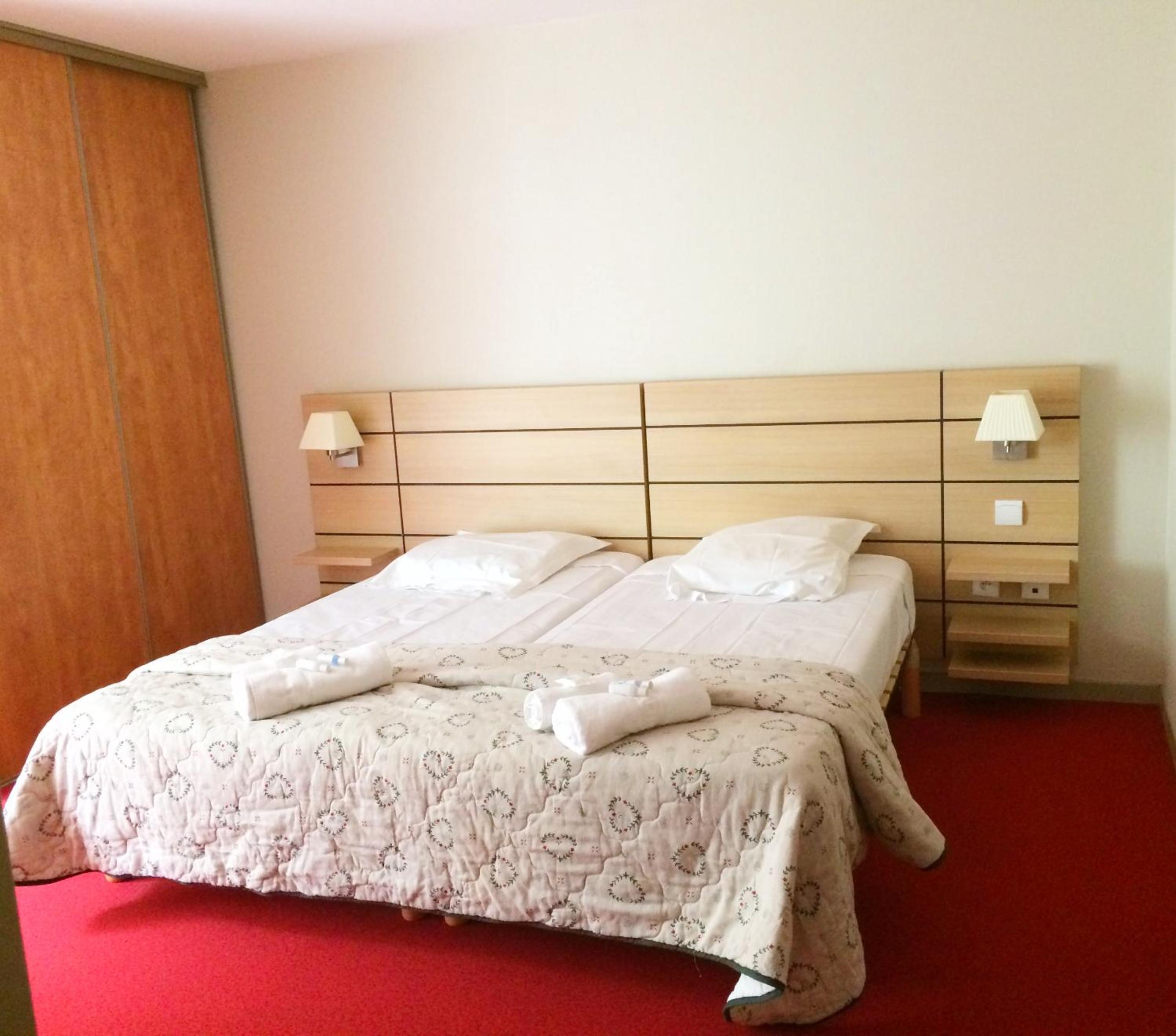 One-Bedroom Apartment (5 Adults) photo 1