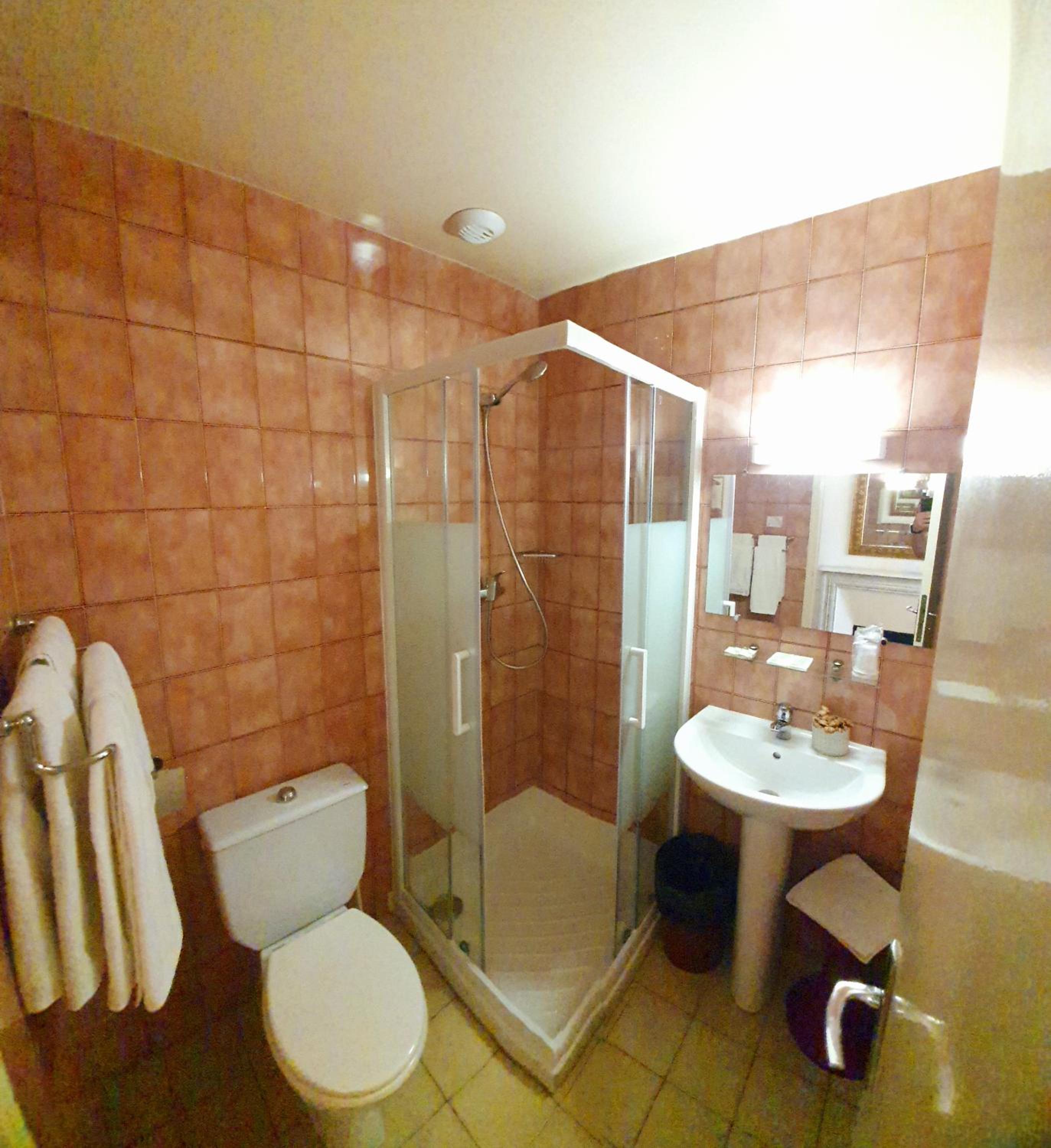 Twin Room - Photo 4