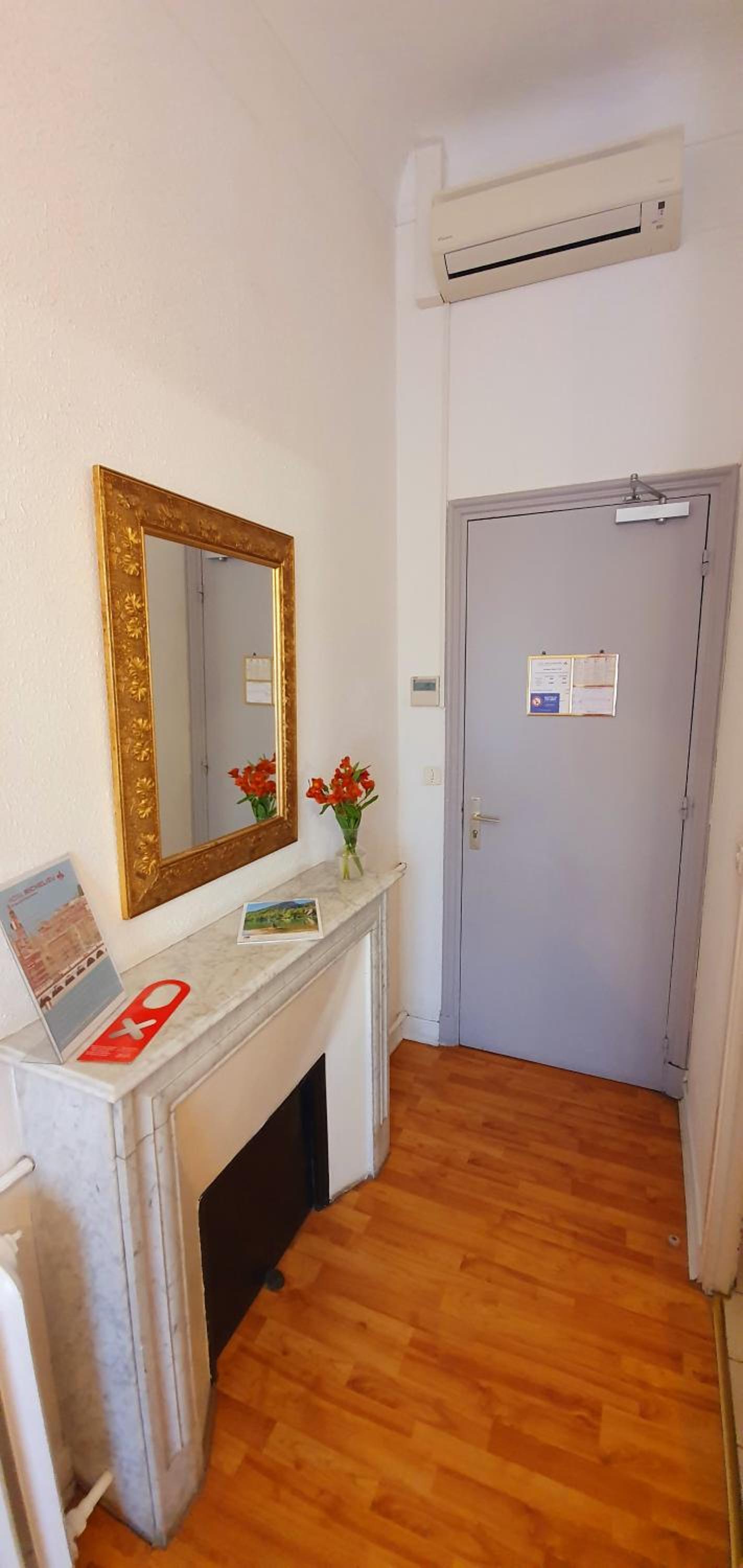 Twin Room - Photo 8