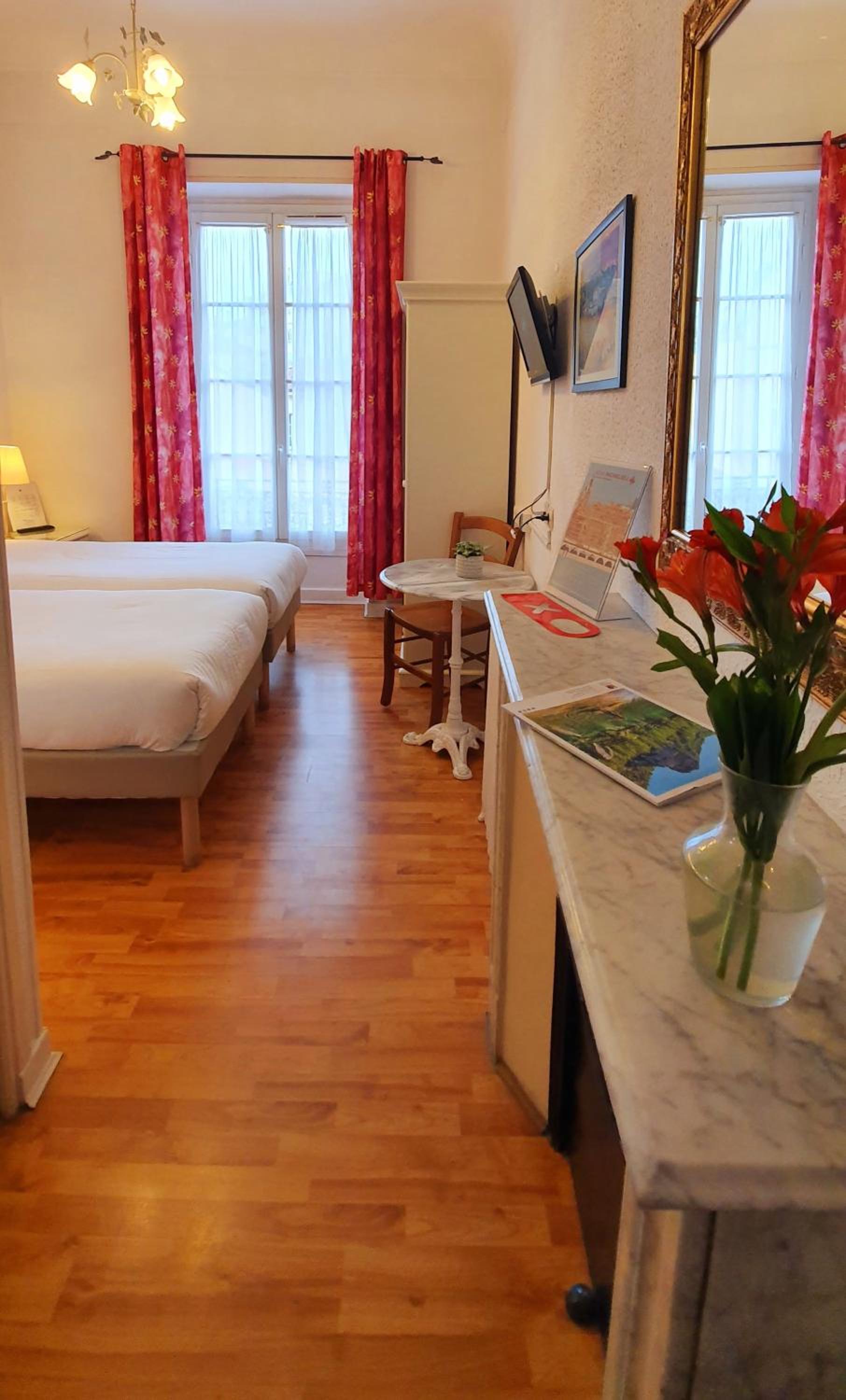 Twin Room - Photo 2