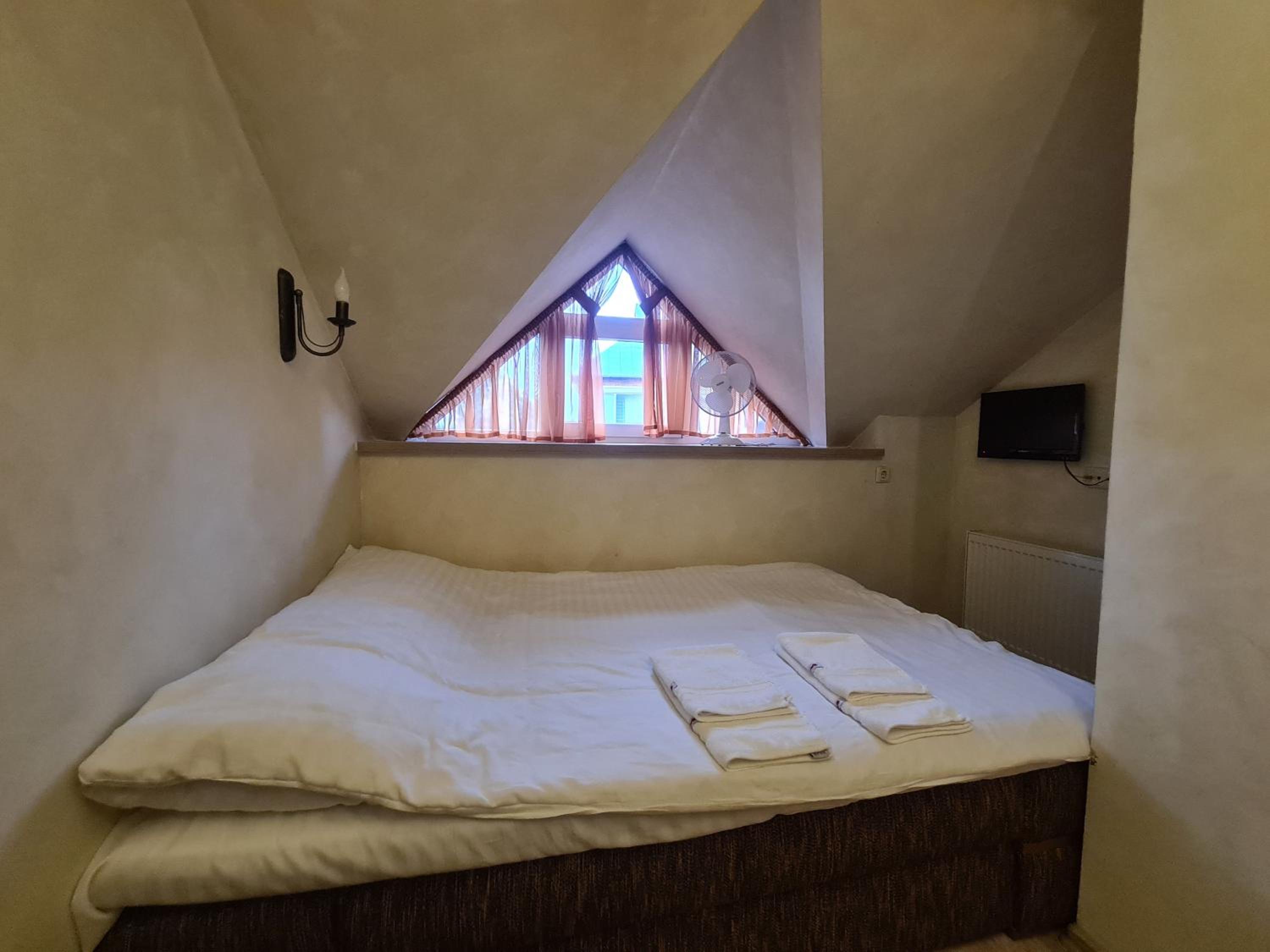 Double Room - Photo 8