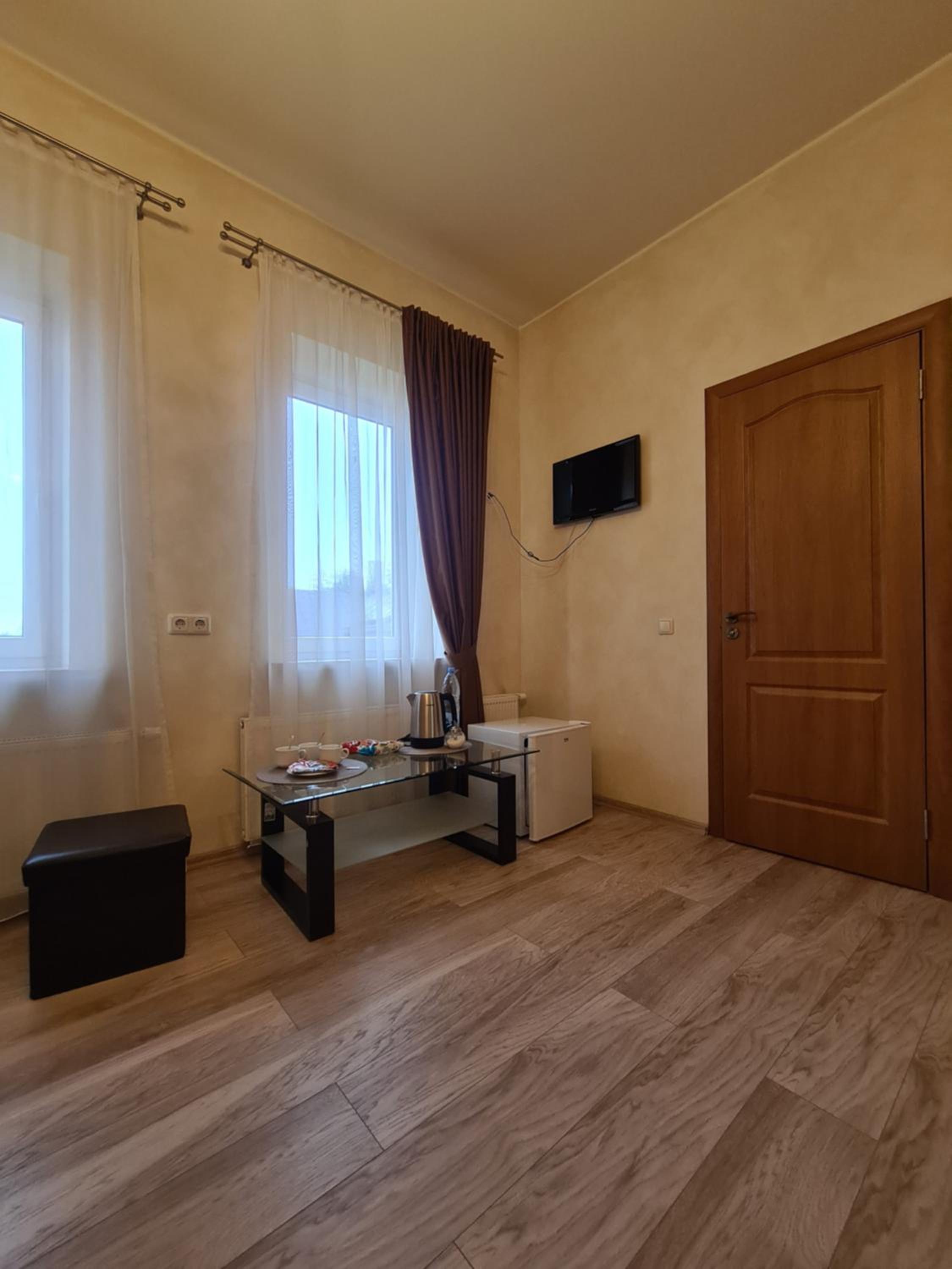 Large Double Room - Photo 7