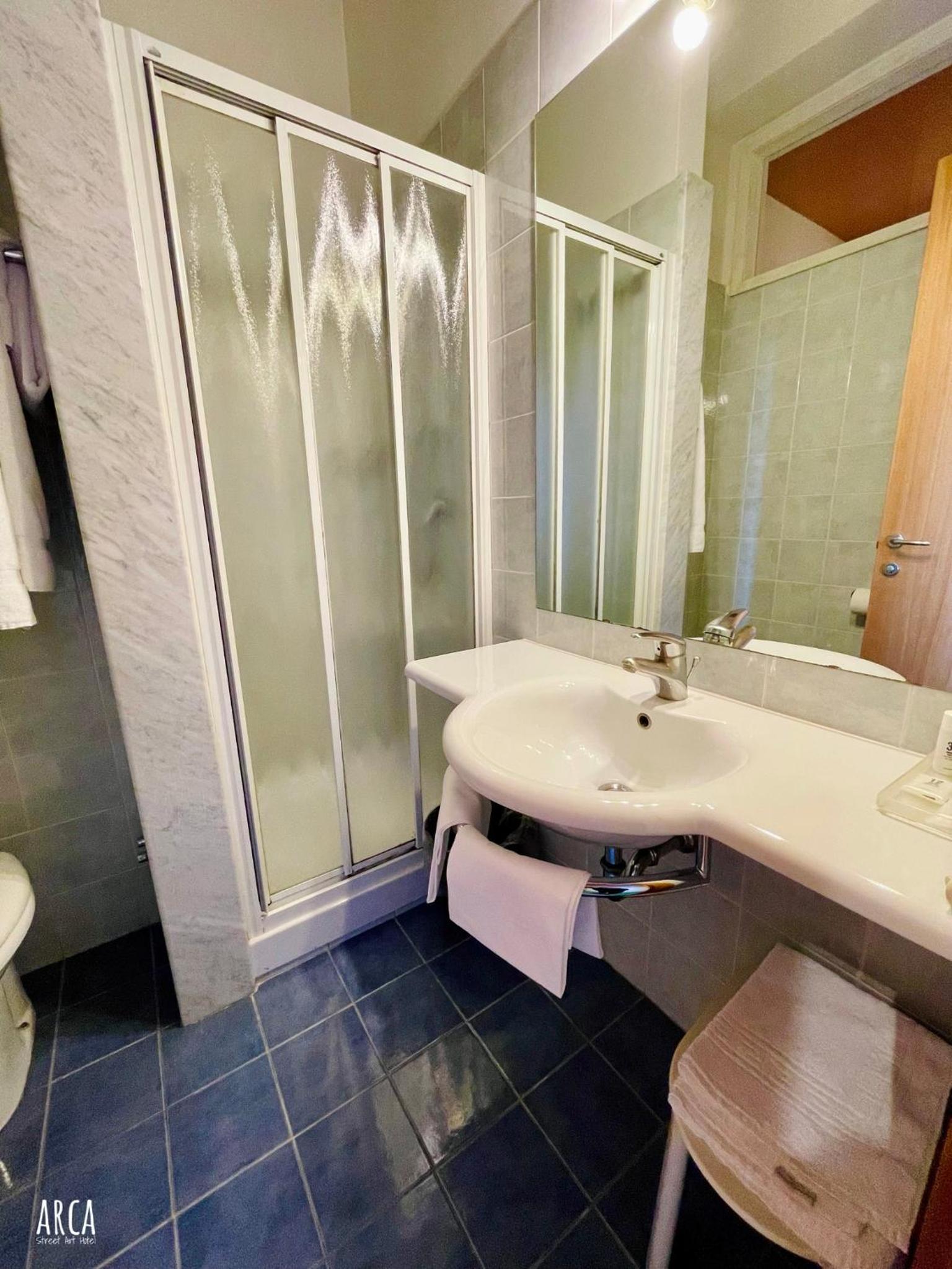 Double or Twin Room - Executive - Photo 4